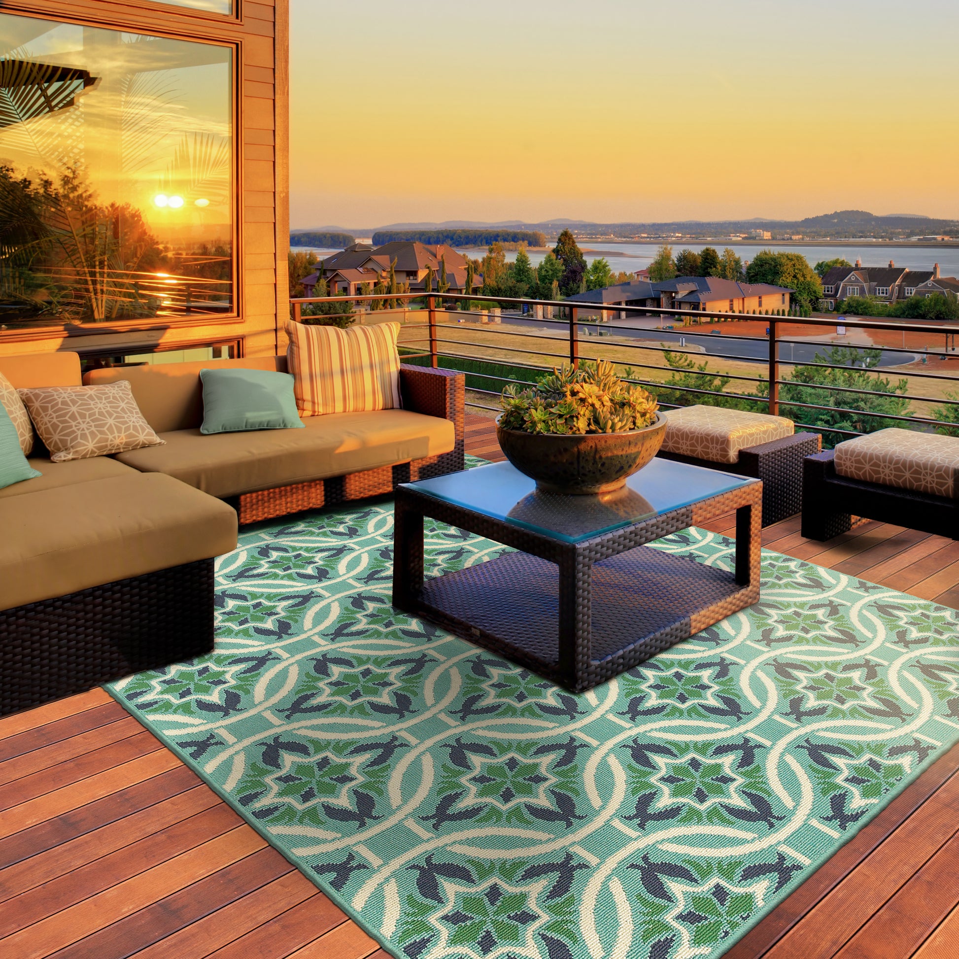 Meridian Outdoor Blue/ Green Floral Loop Pile Rug