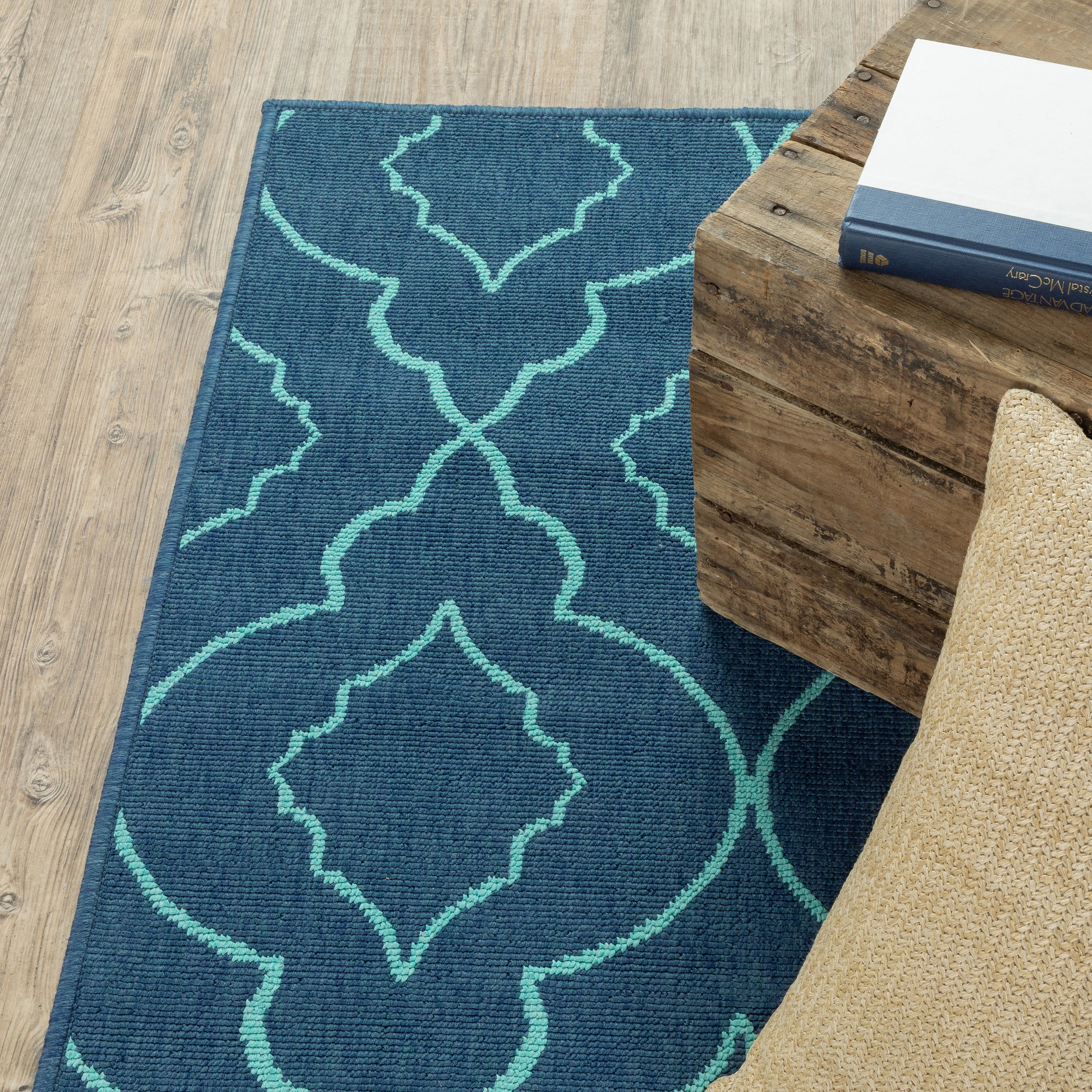 Meridian Outdoor Navy/ Blue Lattice Loop Pile Rug
