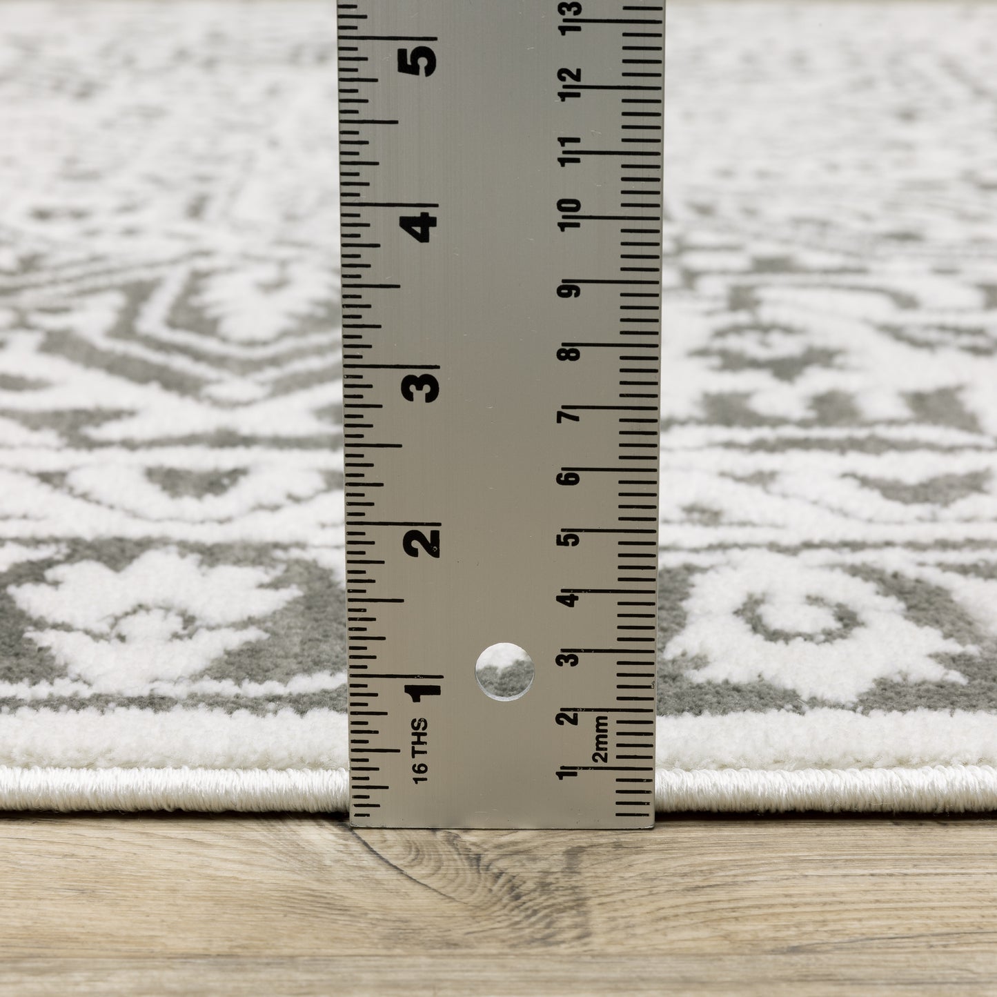Montecito Medallion Grey/ White Oriental Cut Pile Rug