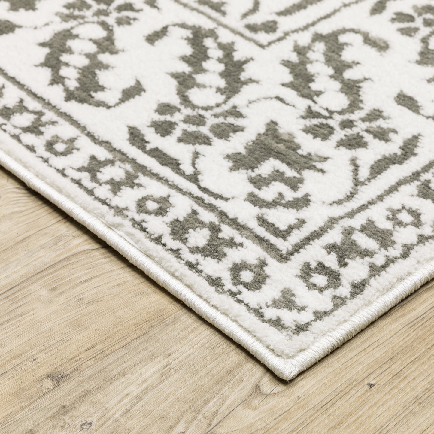 Montecito Border Grey/ White Floral Cut Pile Rug