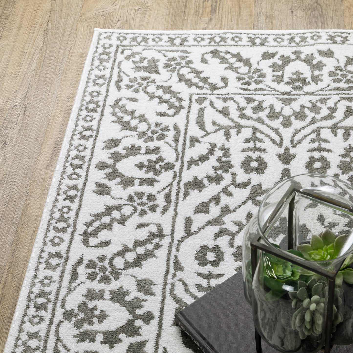 Montecito Border Grey/ White Floral Cut Pile Rug