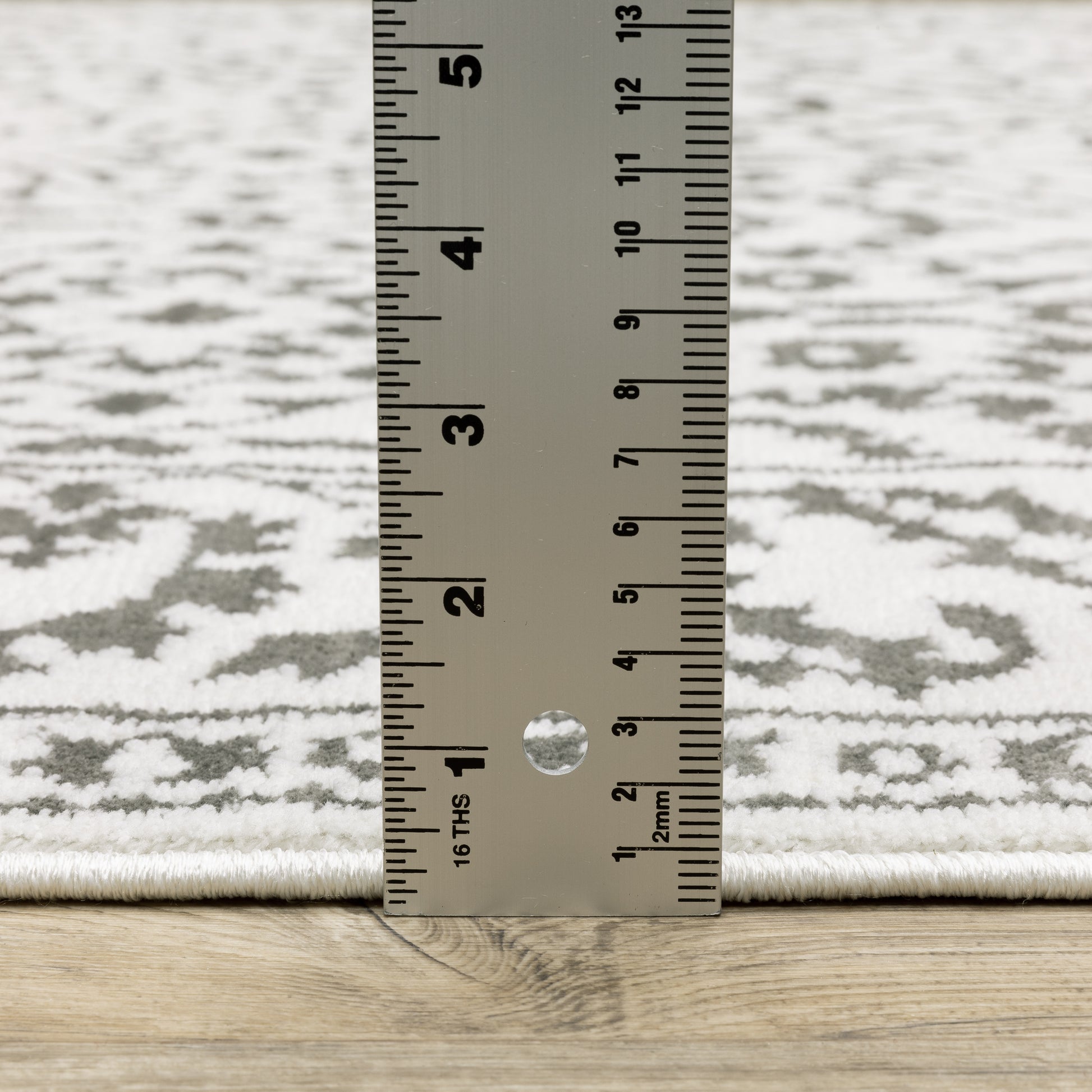 Montecito Border Grey/ White Floral Cut Pile Rug