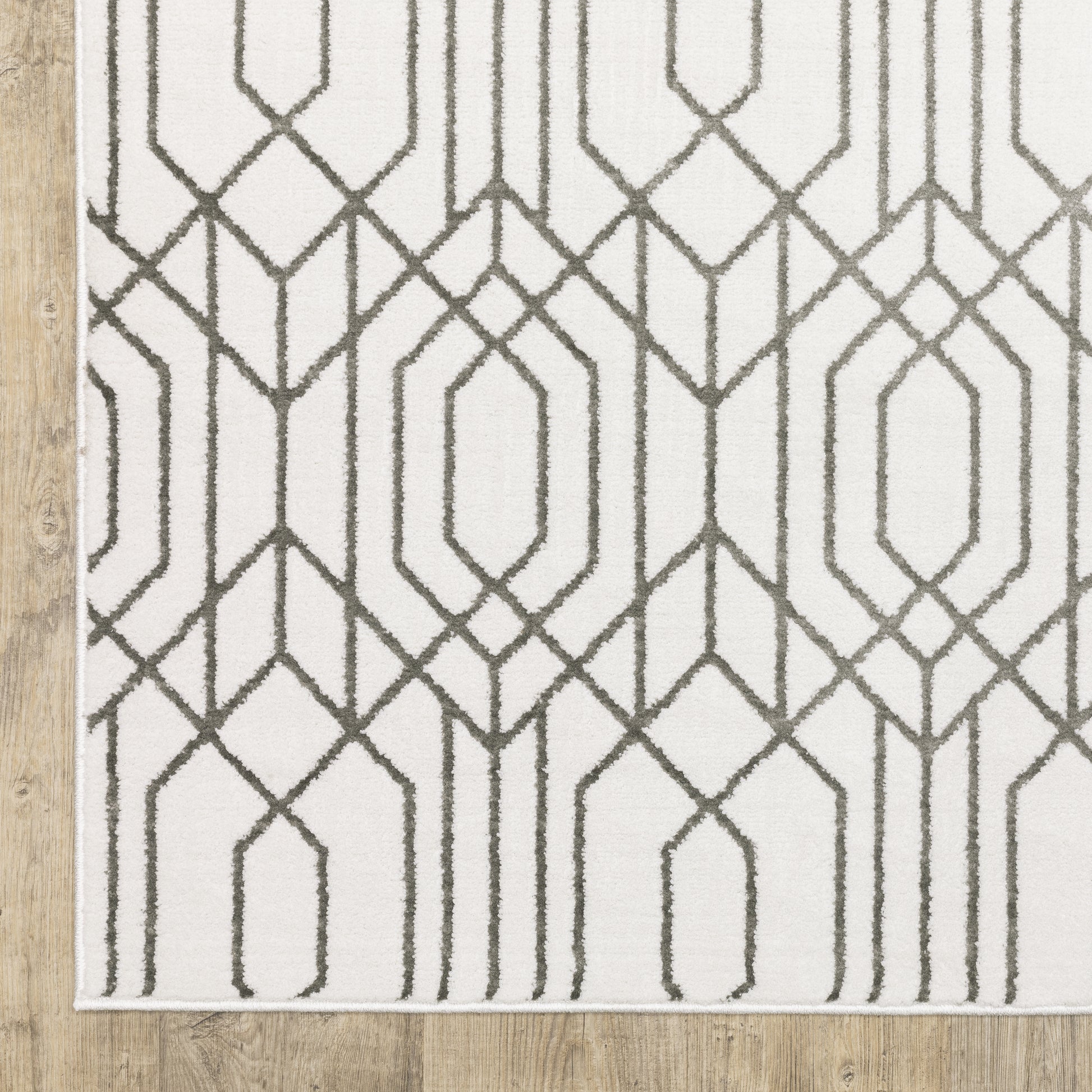 Montecito Geometric White/ Grey Cut Pile Rug