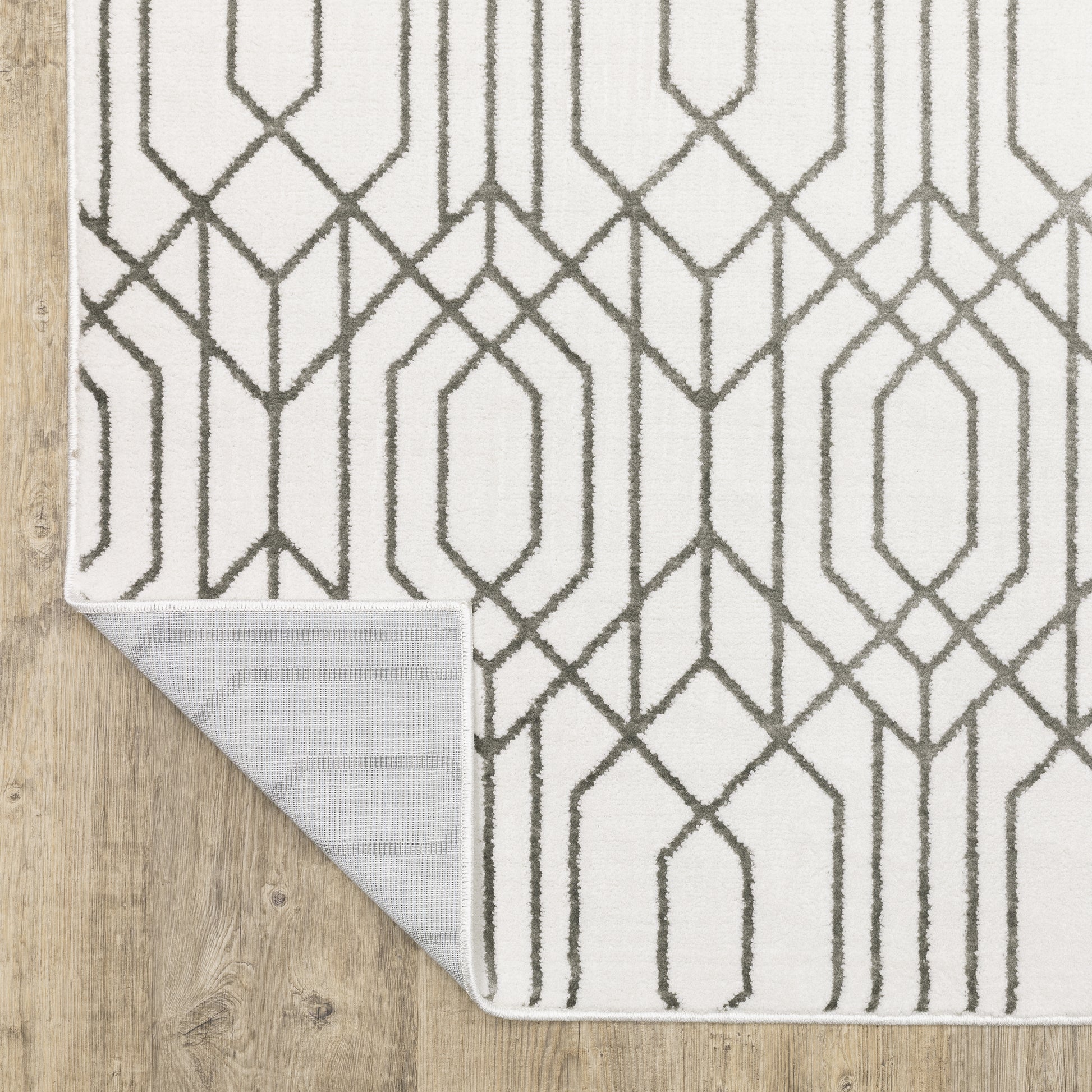 Montecito Geometric White/ Grey Cut Pile Rug