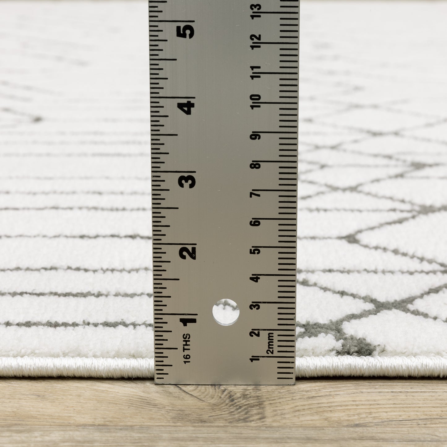 Montecito Geometric White/ Grey Cut Pile Rug