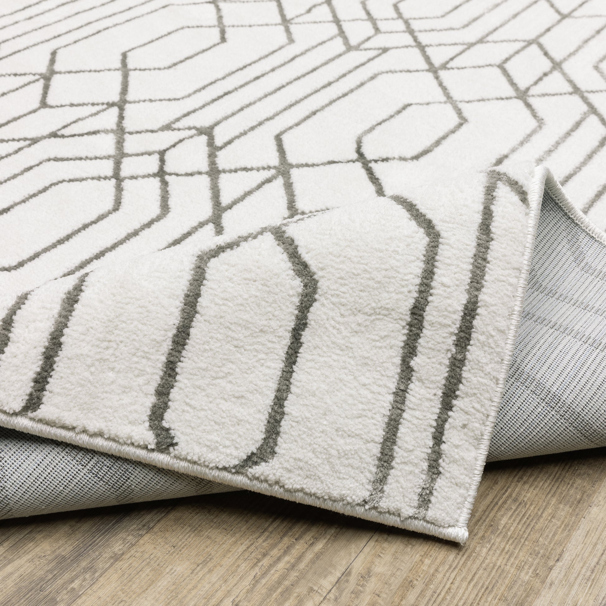 Montecito Geometric White/ Grey Cut Pile Rug