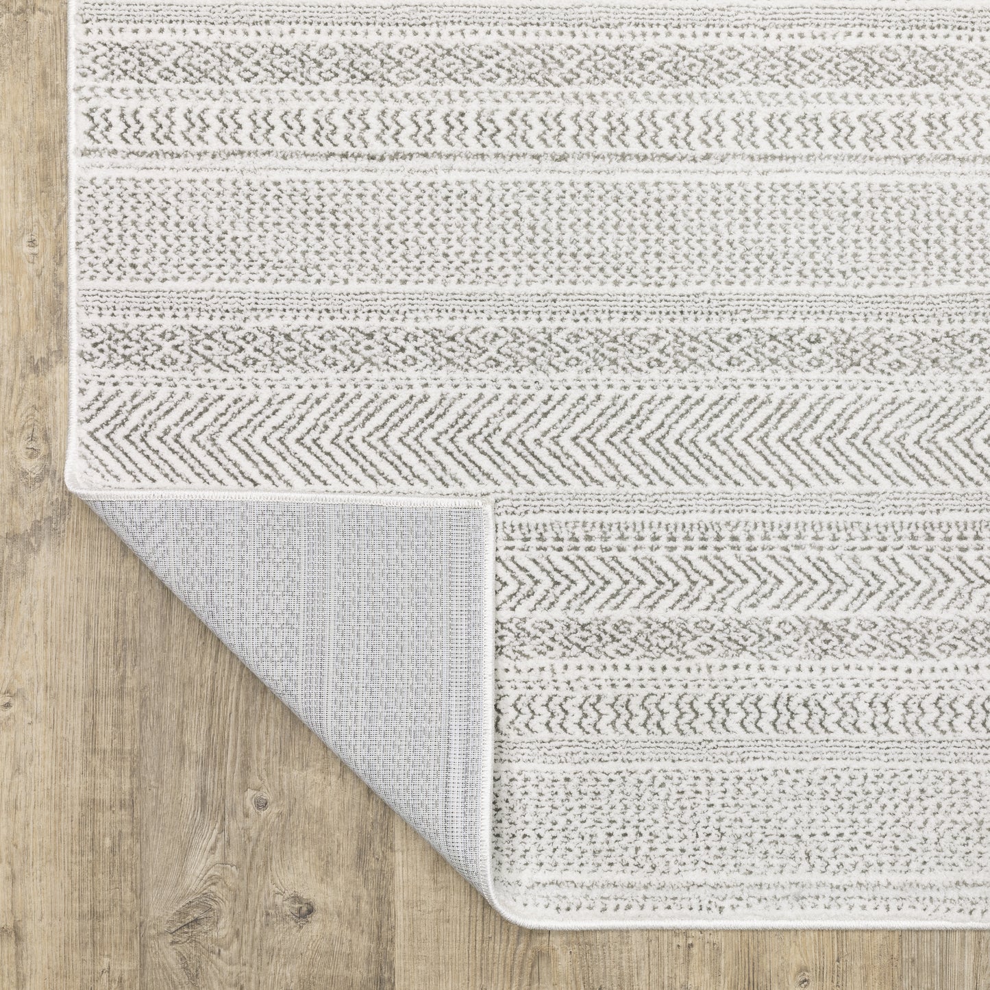 Montecito Stripe White/ Grey Geometric Cut Pile Rug