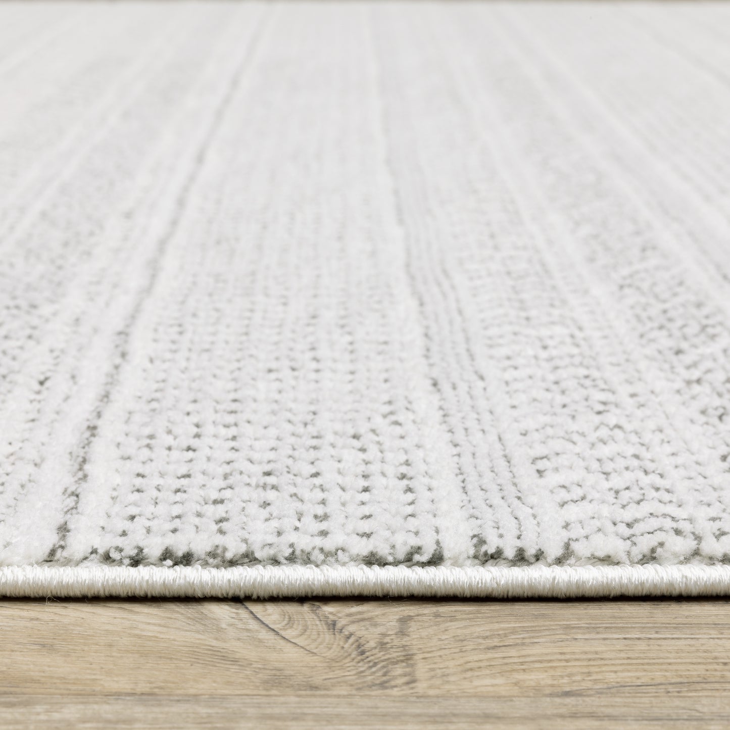 Montecito Stripe White/ Grey Geometric Cut Pile Rug