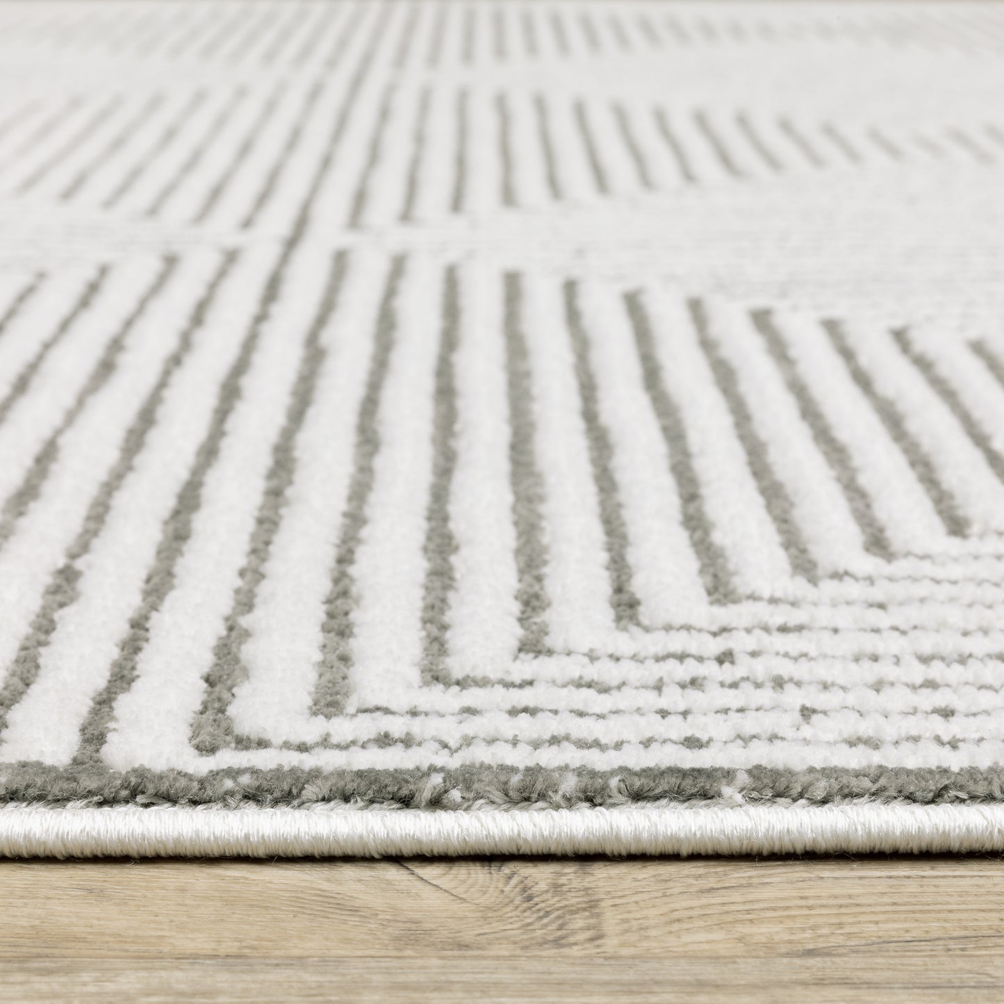 Montecito Geometric Grey/ White Cut Pile Rug
