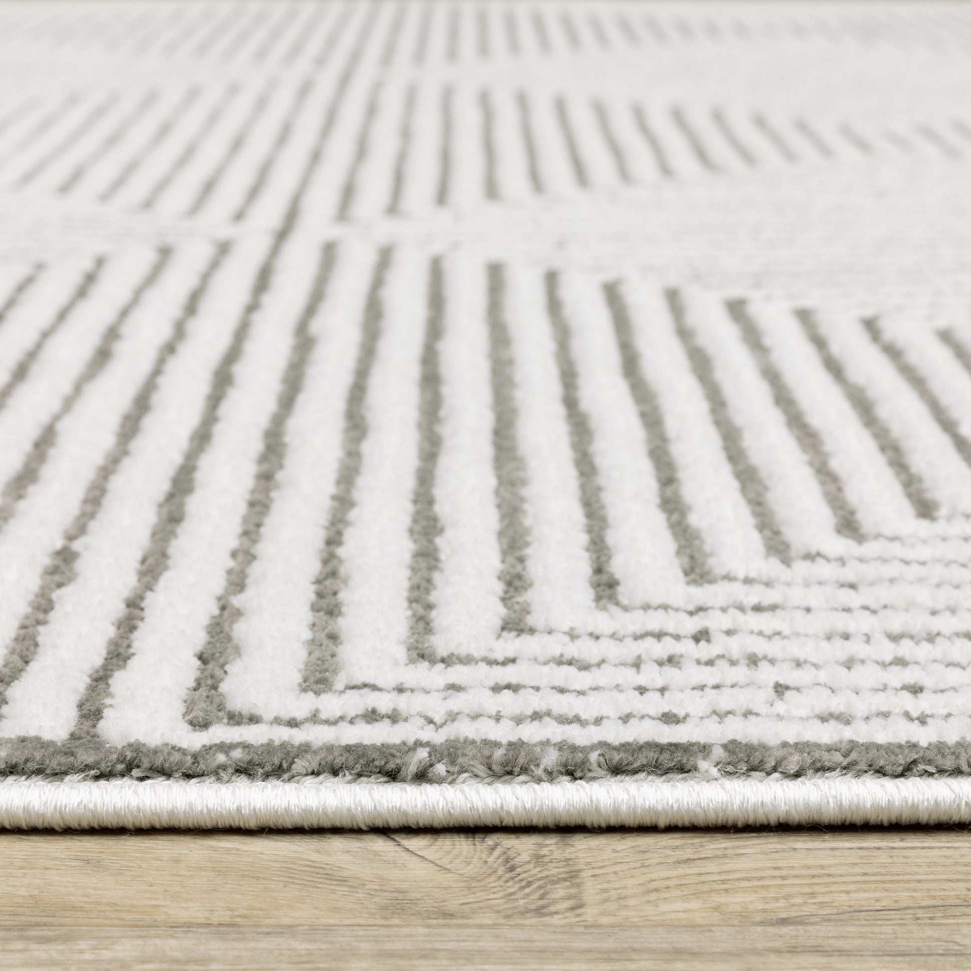 Montecito Geometric Grey/ White Cut Pile Rug