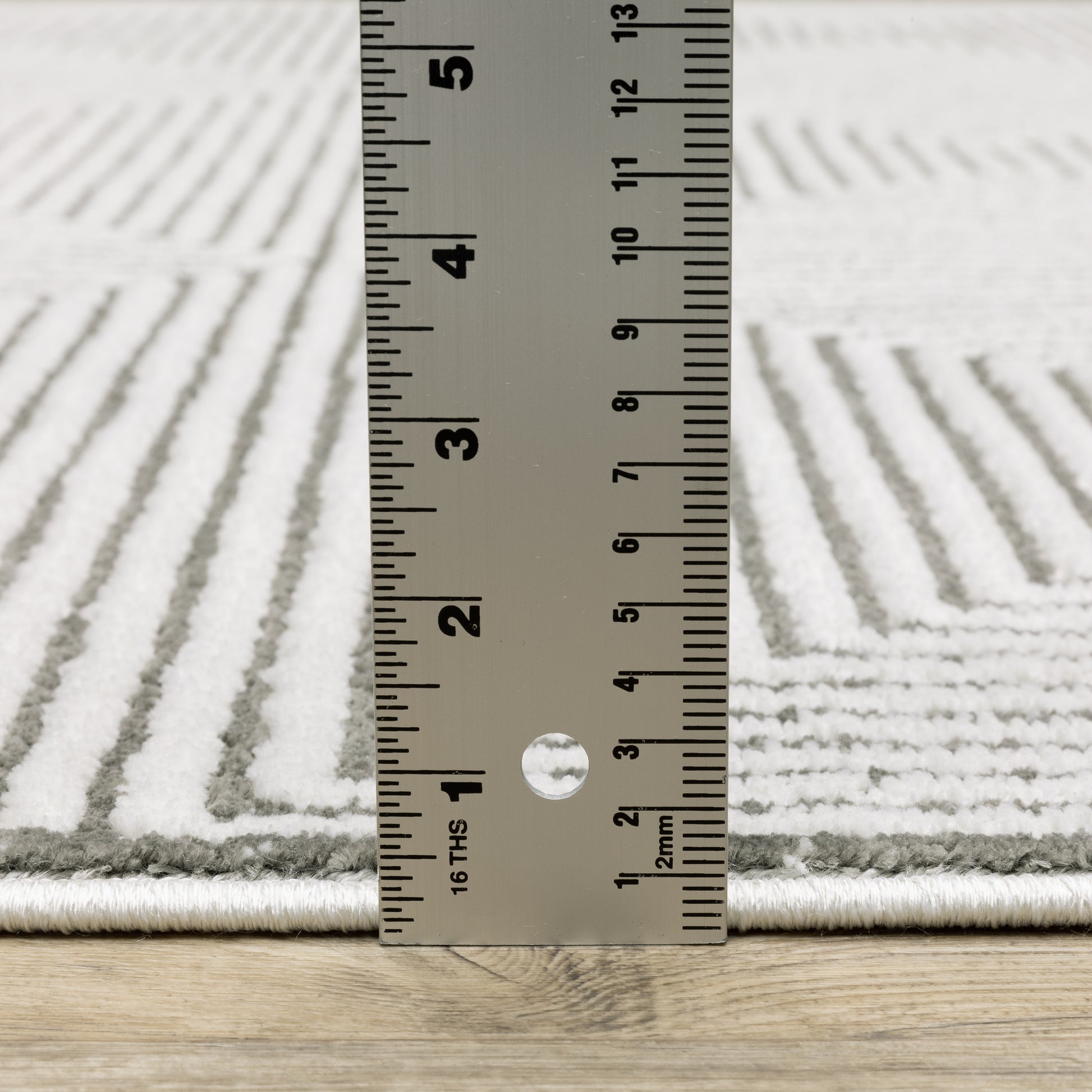 Montecito Geometric Grey/ White Cut Pile Rug