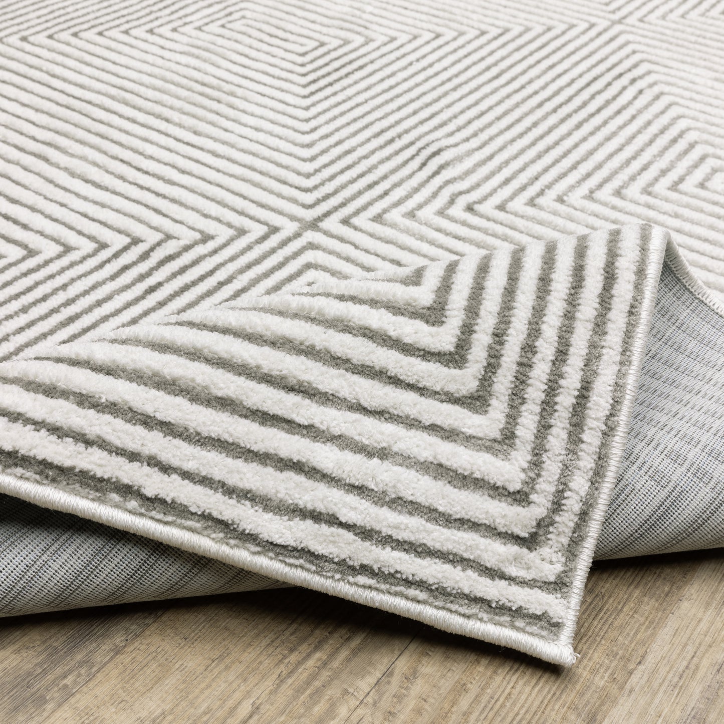Montecito Geometric Grey/ White Cut Pile Rug