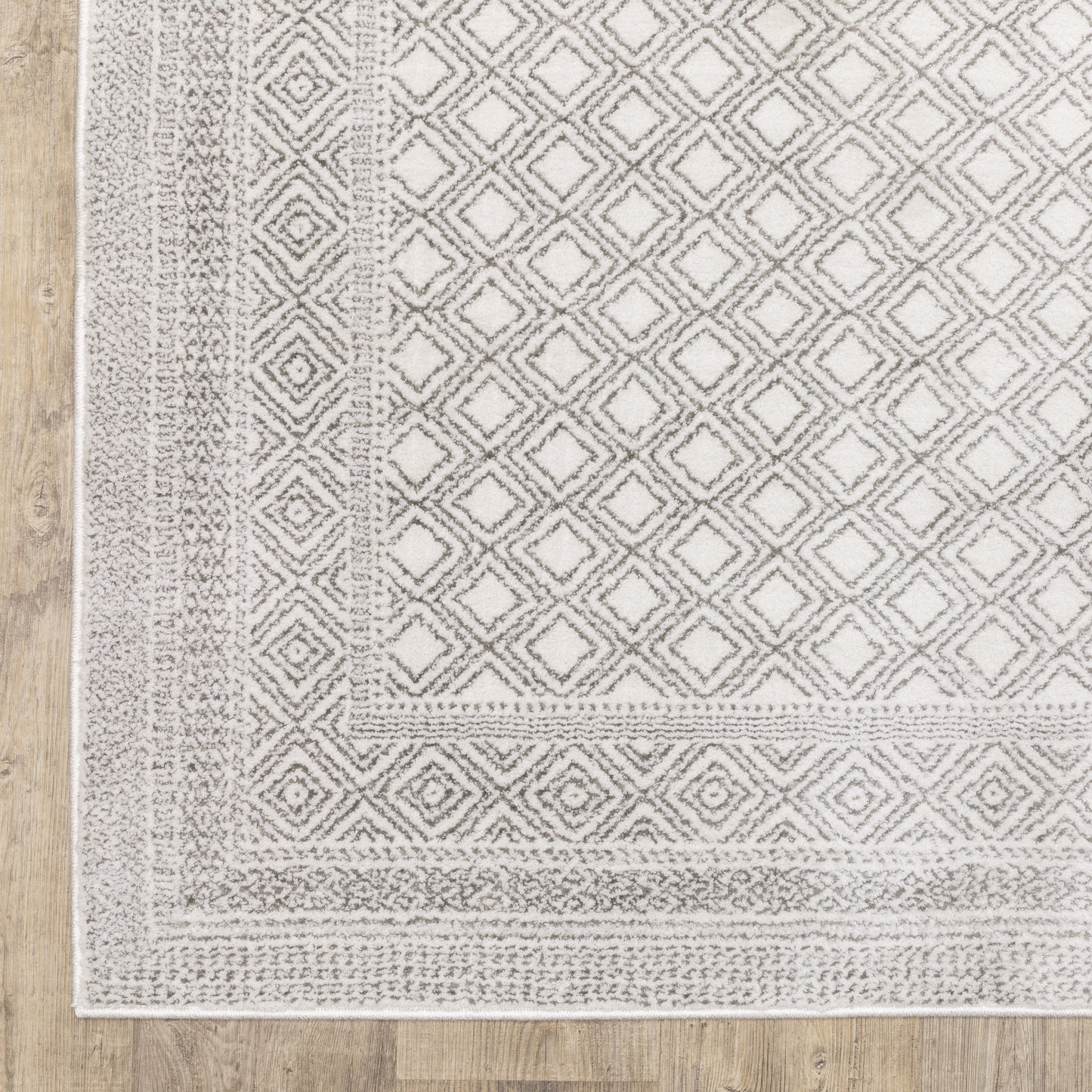 Montecito Distressed White/ Grey Oriental Cut Pile Rug