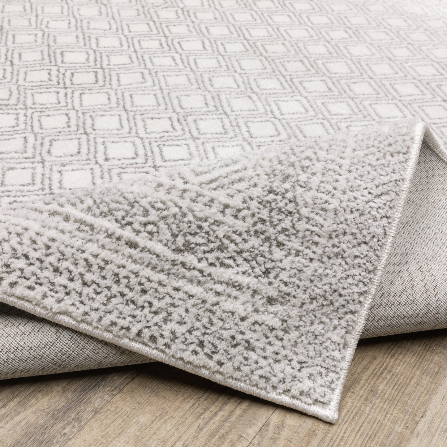 Montecito Distressed White/ Grey Oriental Cut Pile Rug