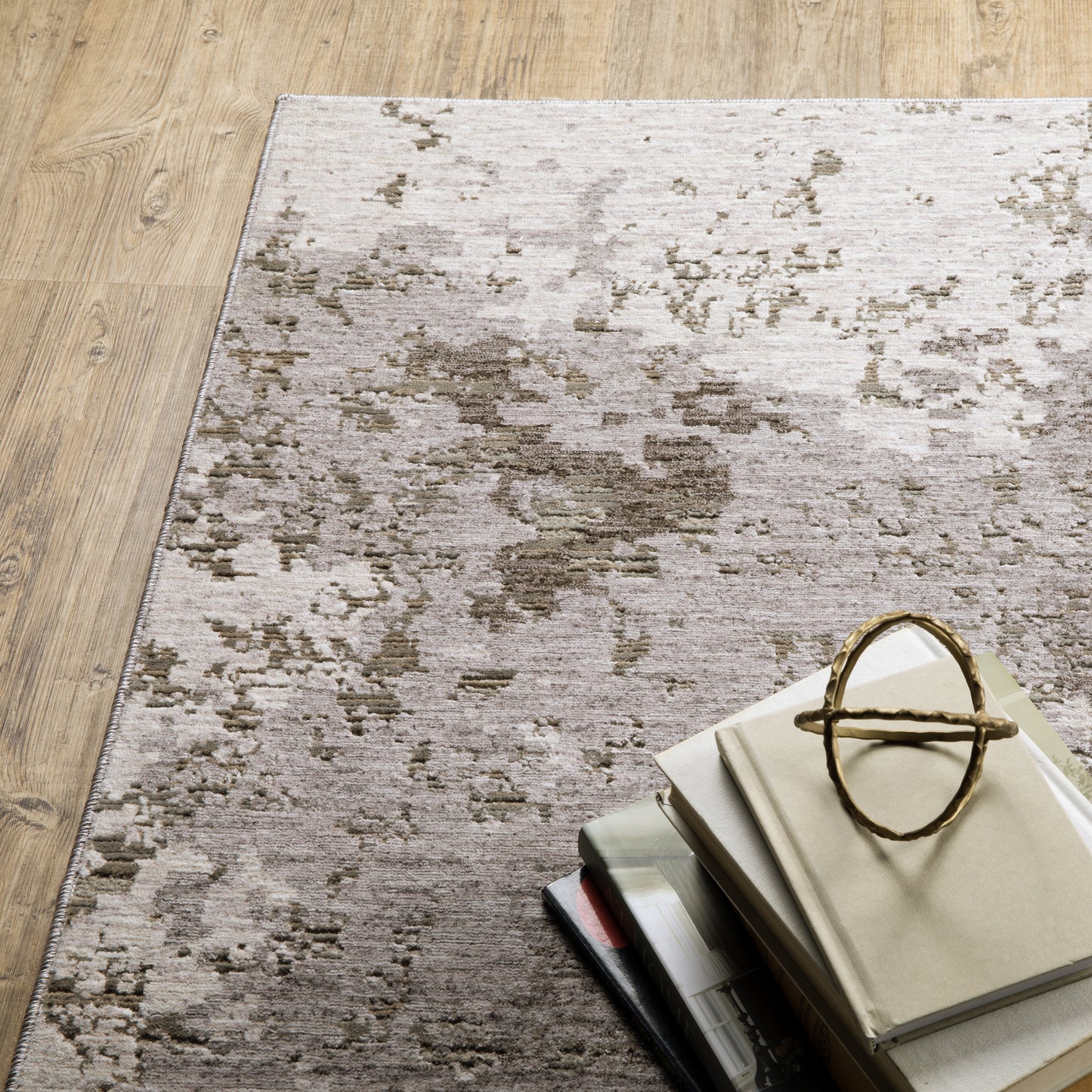 Nebulous 5091E Grey Distressed Rug