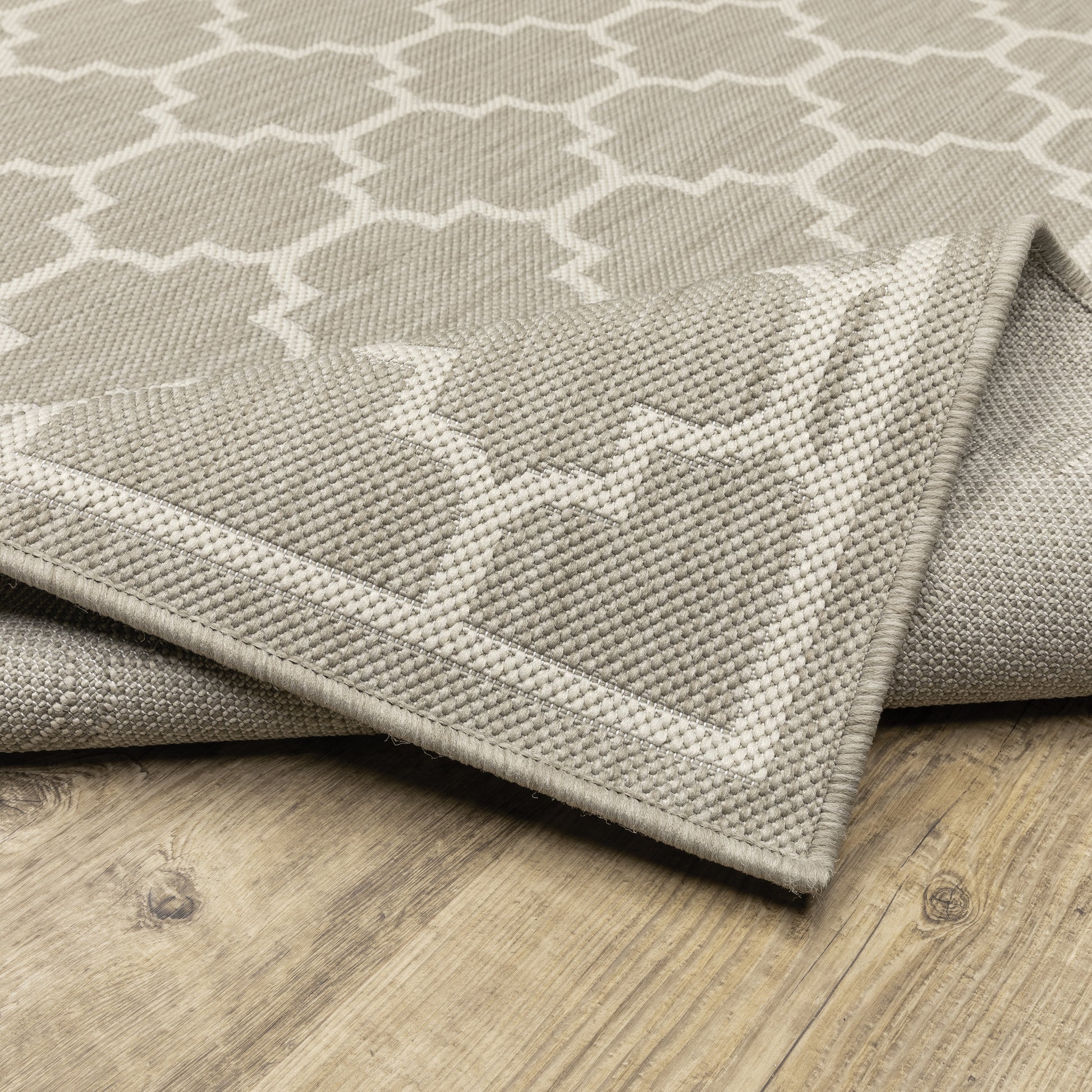 Portofino Outdoor Grey/ Ivory Trefoil Flat Weave Rug