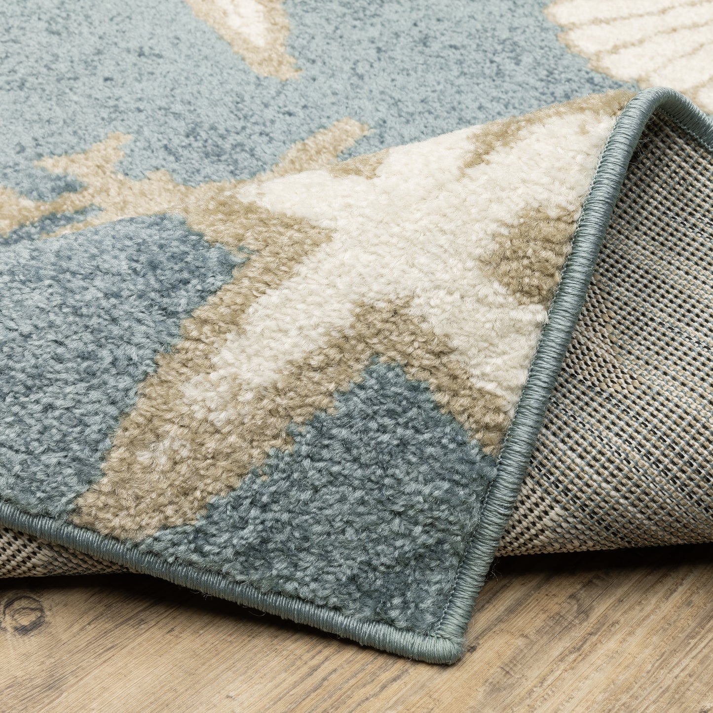 Quinn Novelty Blue/ Beige Cut Pile Rug
