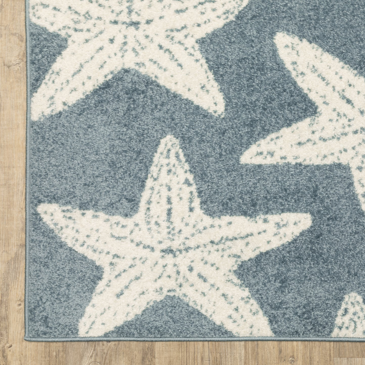 Quinn Novelty Blue/ Ivory Cut Pile Rug