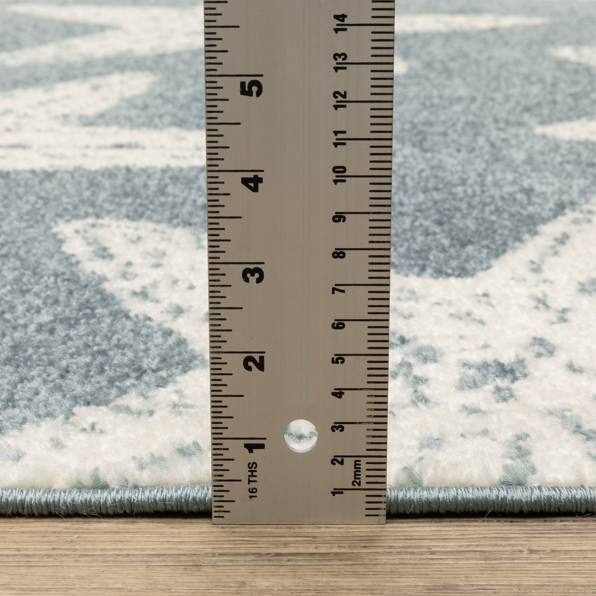 Quinn Novelty Blue/ Ivory Cut Pile Rug
