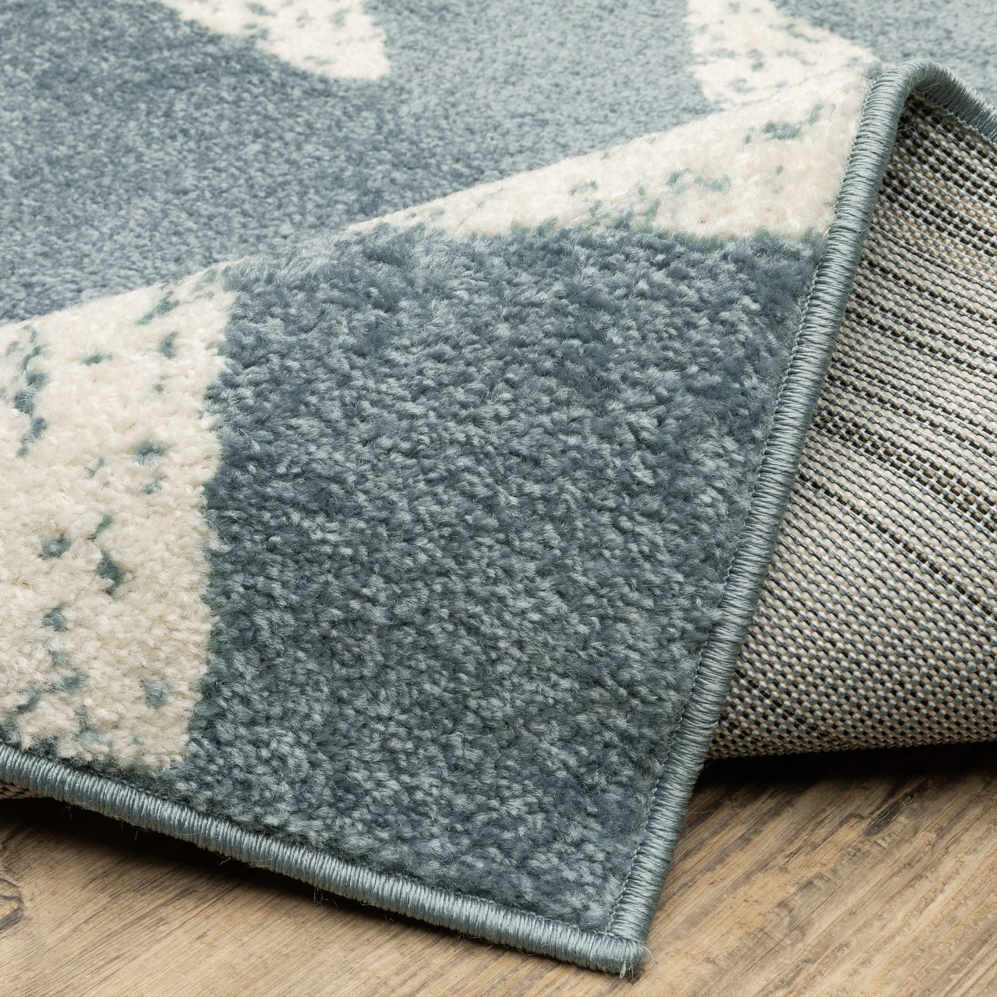 Quinn Novelty Blue/ Ivory Cut Pile Rug