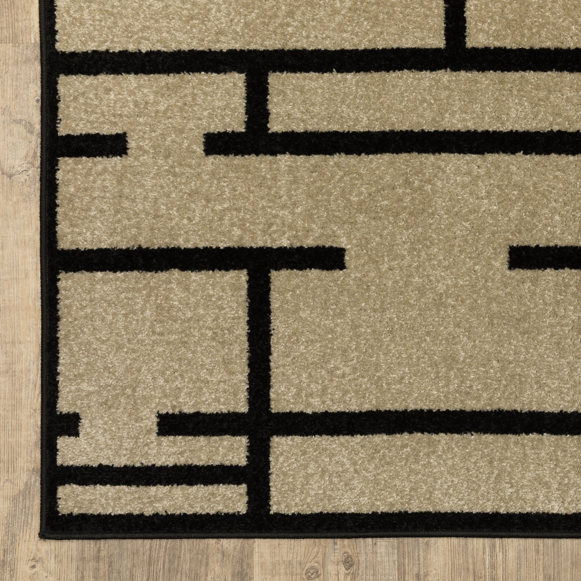 Quinn Geometric Beige/ Black Abstract Cut Pile Rug
