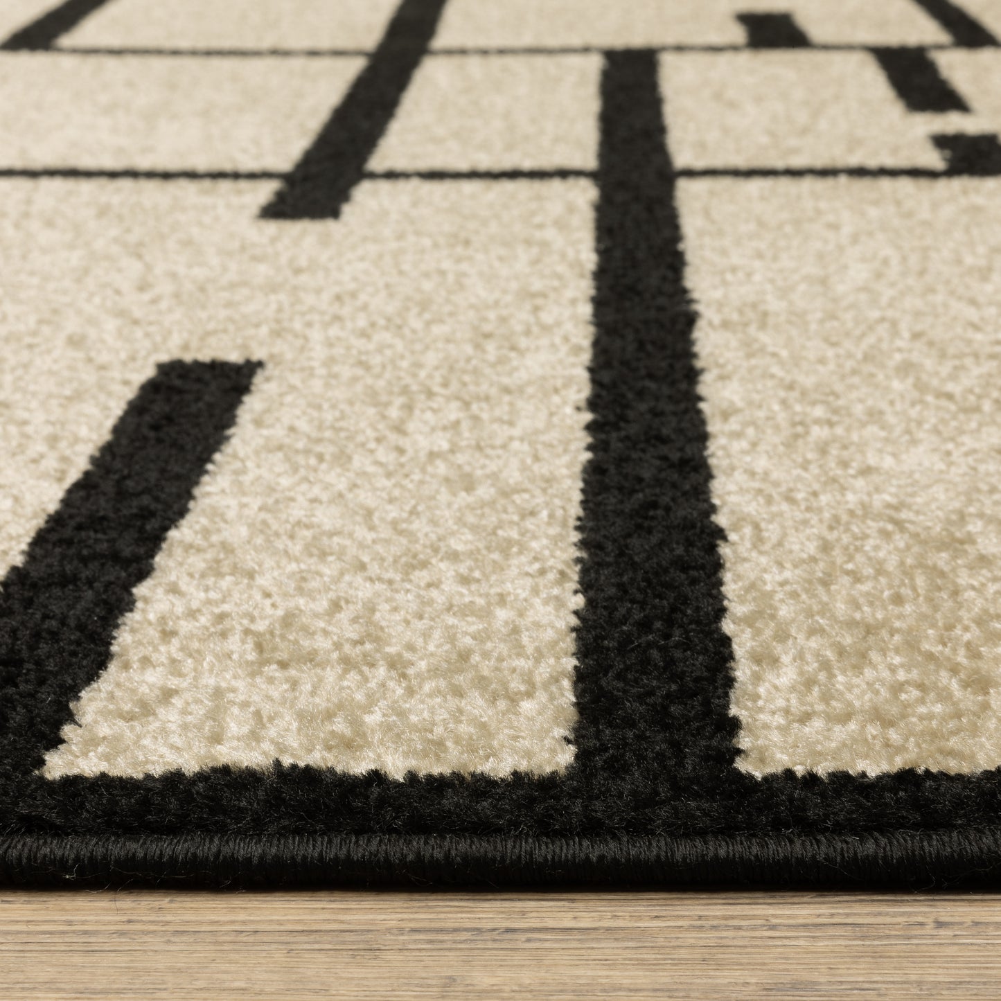 Quinn Geometric Beige/ Black Abstract Cut Pile Rug