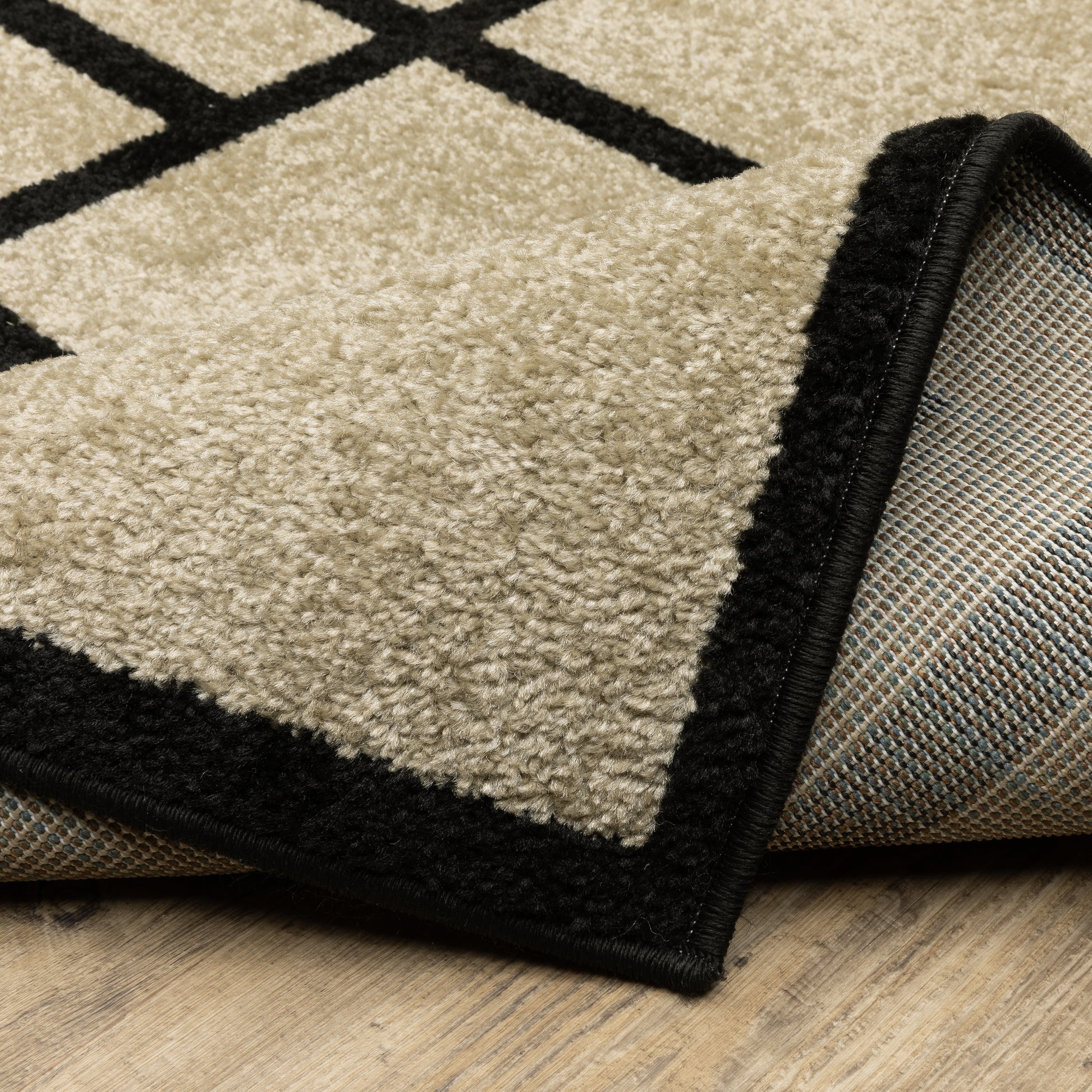 Quinn Geometric Beige/ Black Abstract Cut Pile Rug