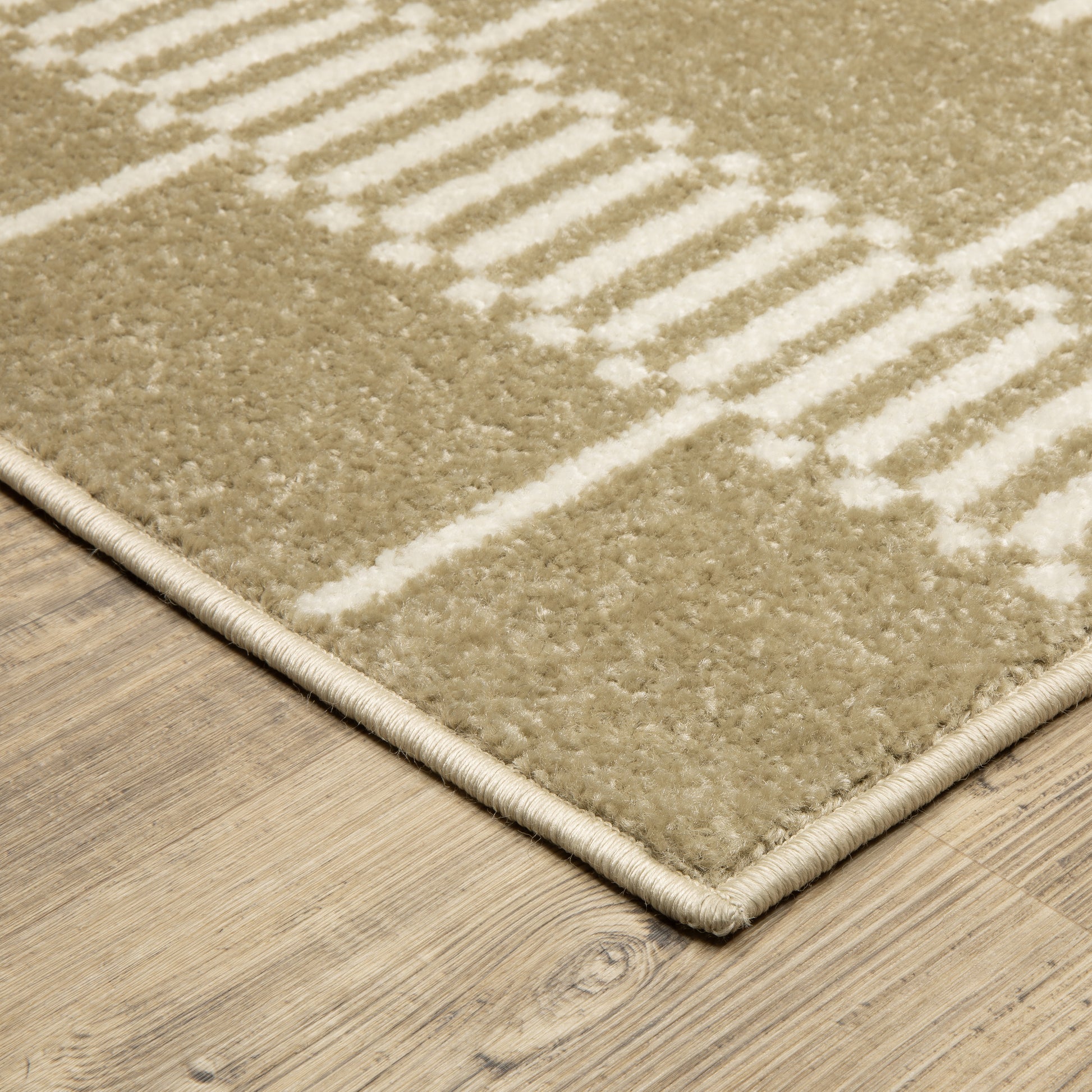 Quinn Geometric Beige/ Ivory Cut Pile Rug