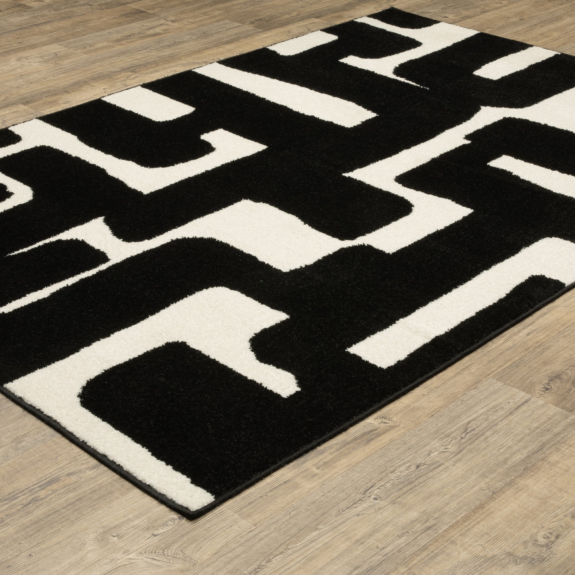 Quinn Abstract Black/ Ivory Cut Pile Rug