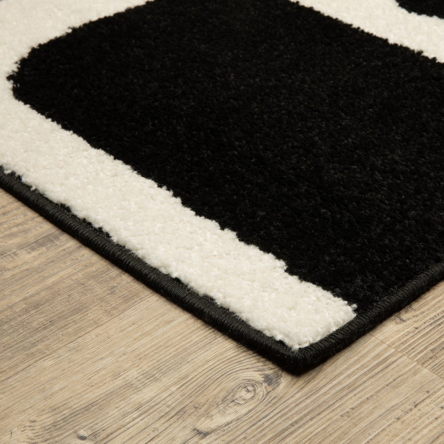 Quinn Abstract Black/ Ivory Cut Pile Rug