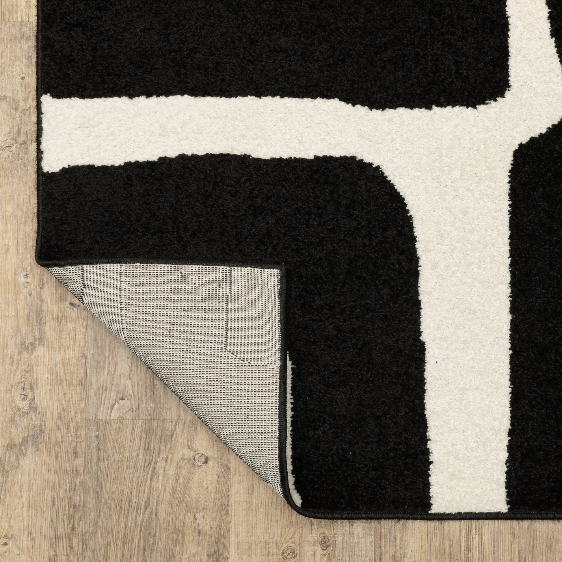 Quinn Abstract Black/ Ivory Cut Pile Rug
