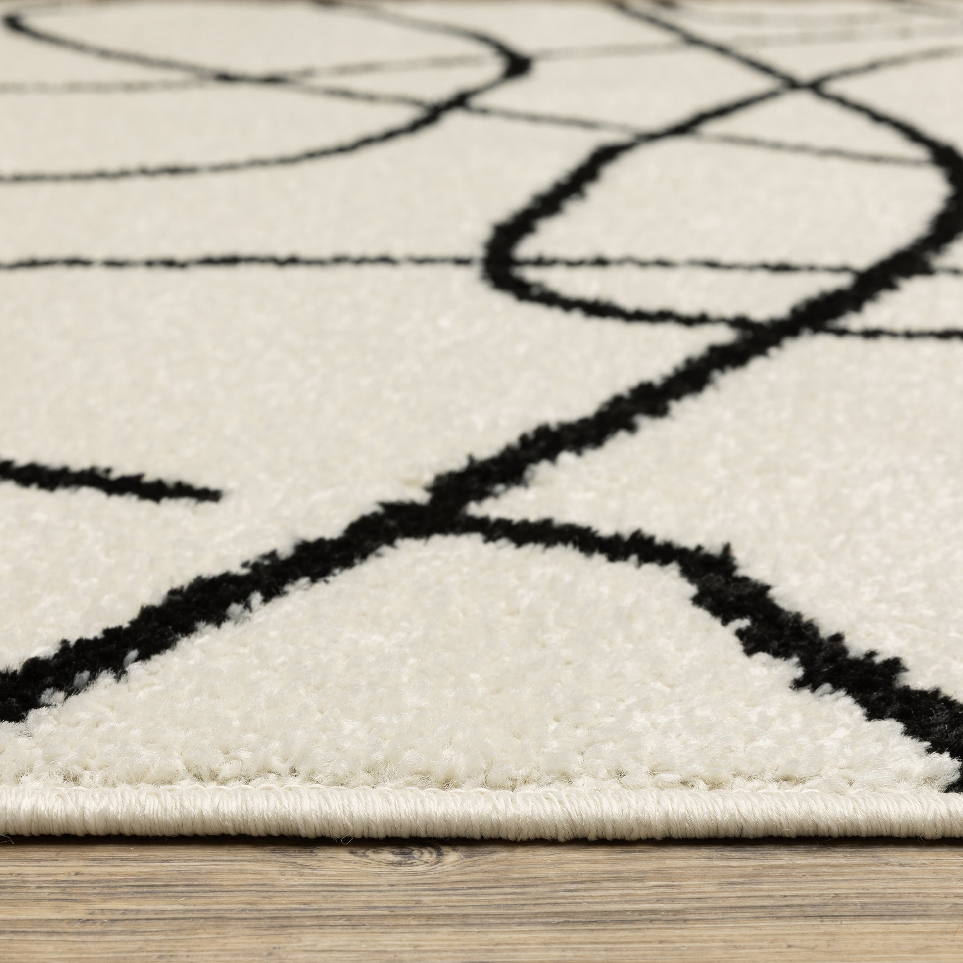 Quinn Abstract Beige/ Black Cut Pile Rug