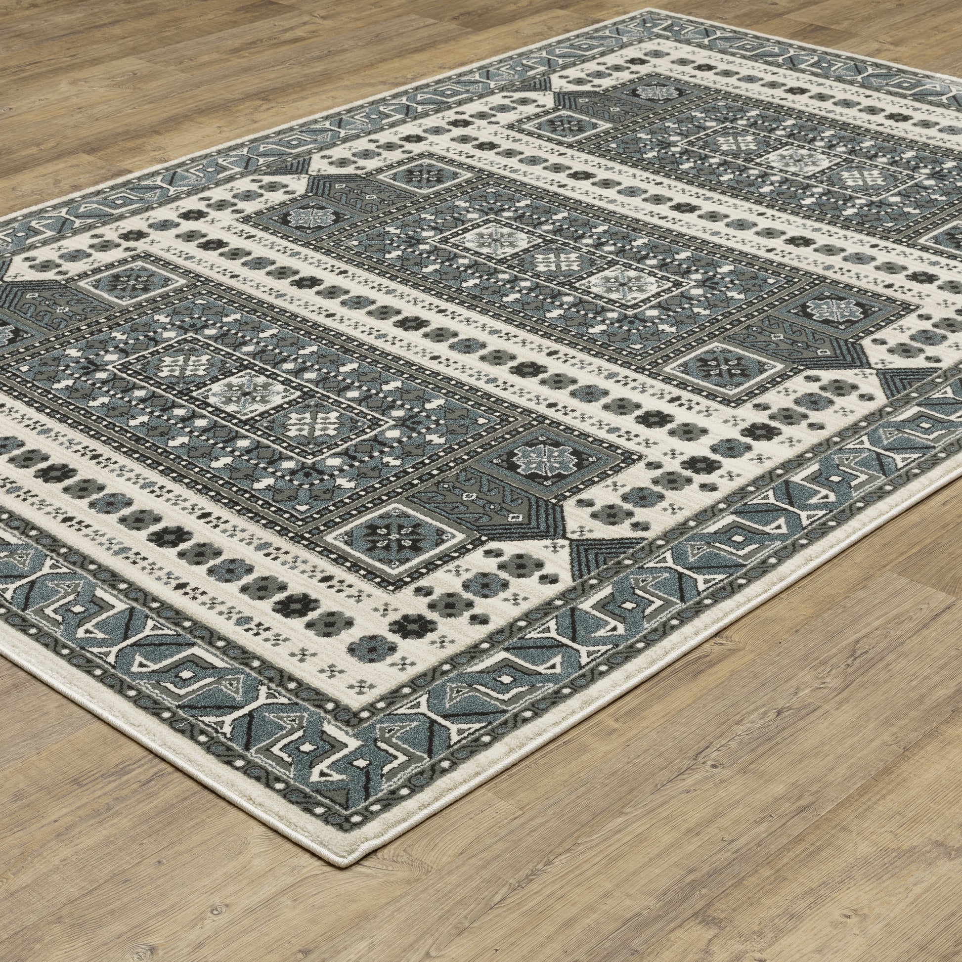 Raylan Oriental Grey/ Blue Geometric Cut Pile Rug