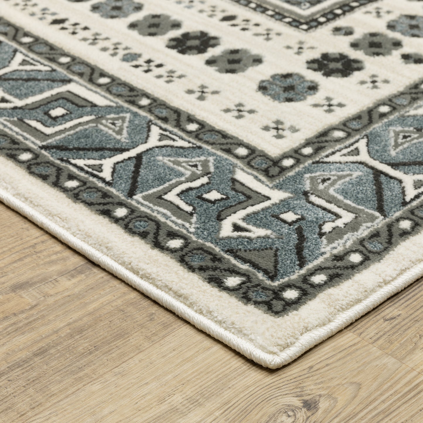 Raylan Oriental Grey/ Blue Geometric Cut Pile Rug