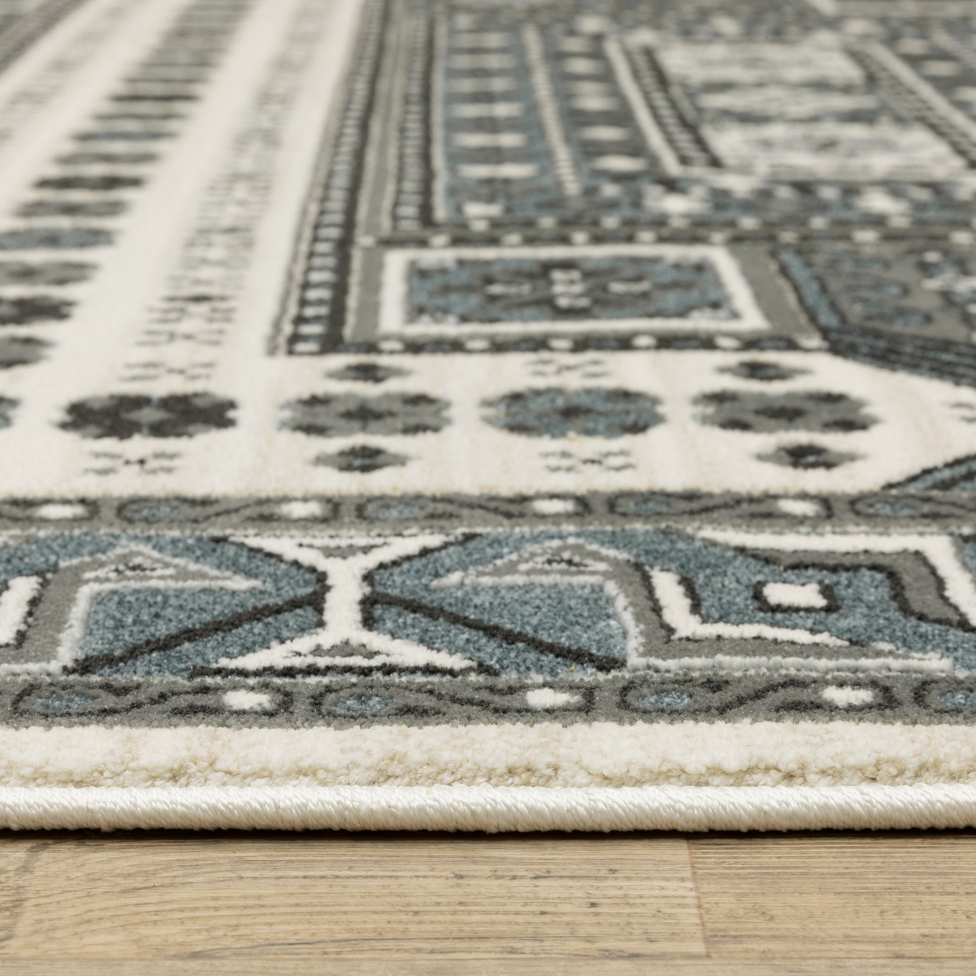 Raylan Oriental Grey/ Blue Geometric Cut Pile Rug