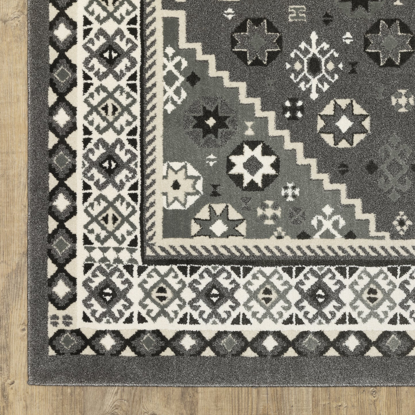 Raylan Medallion Grey/ Ivory Geometric Cut Pile Rug