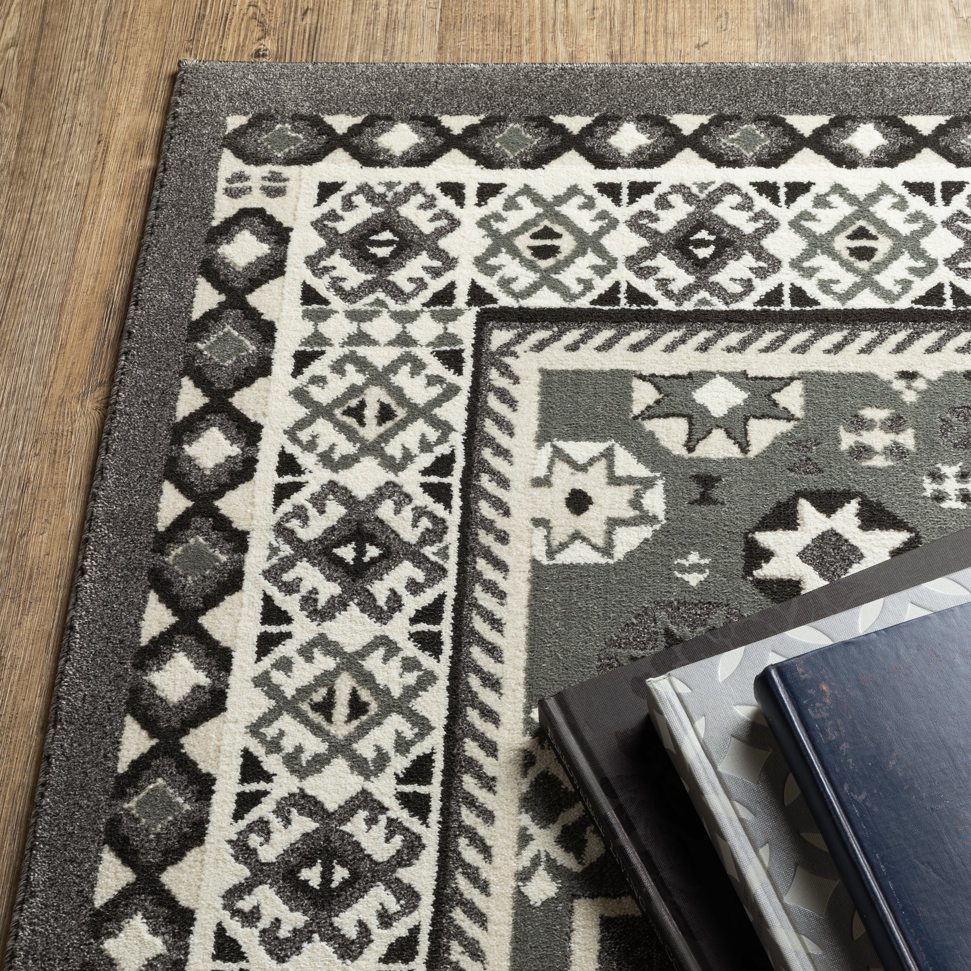 Raylan Medallion Grey/ Ivory Geometric Cut Pile Rug