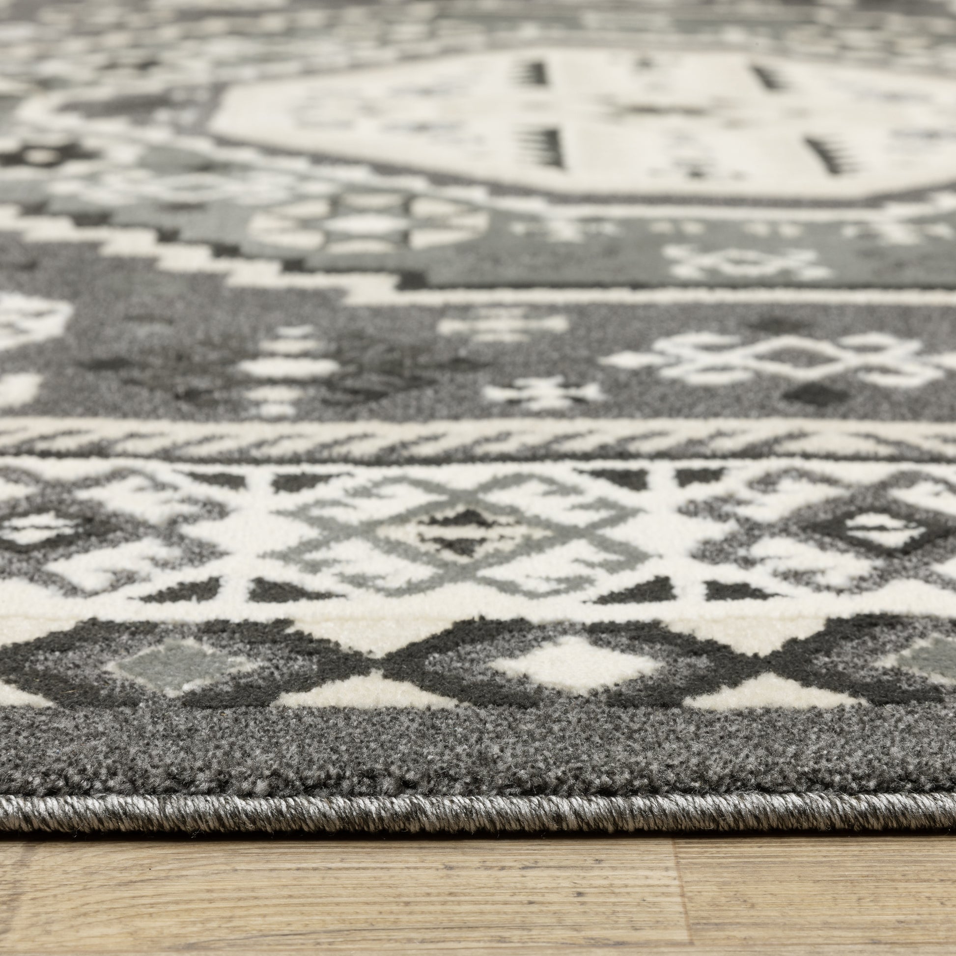 Raylan Medallion Grey/ Ivory Geometric Cut Pile Rug