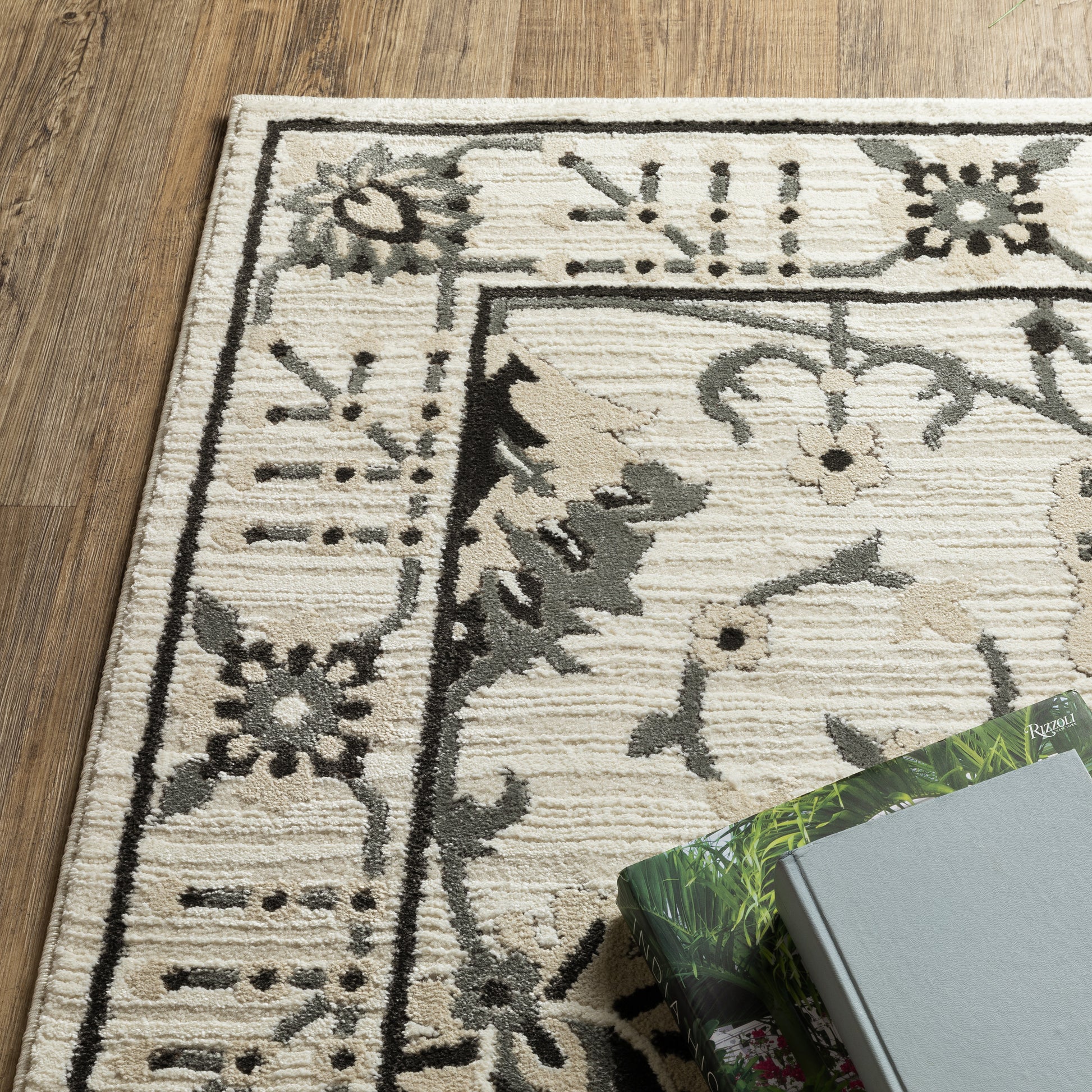 Raylan Floral Ivory/ Grey Oriental Cut Pile Rug