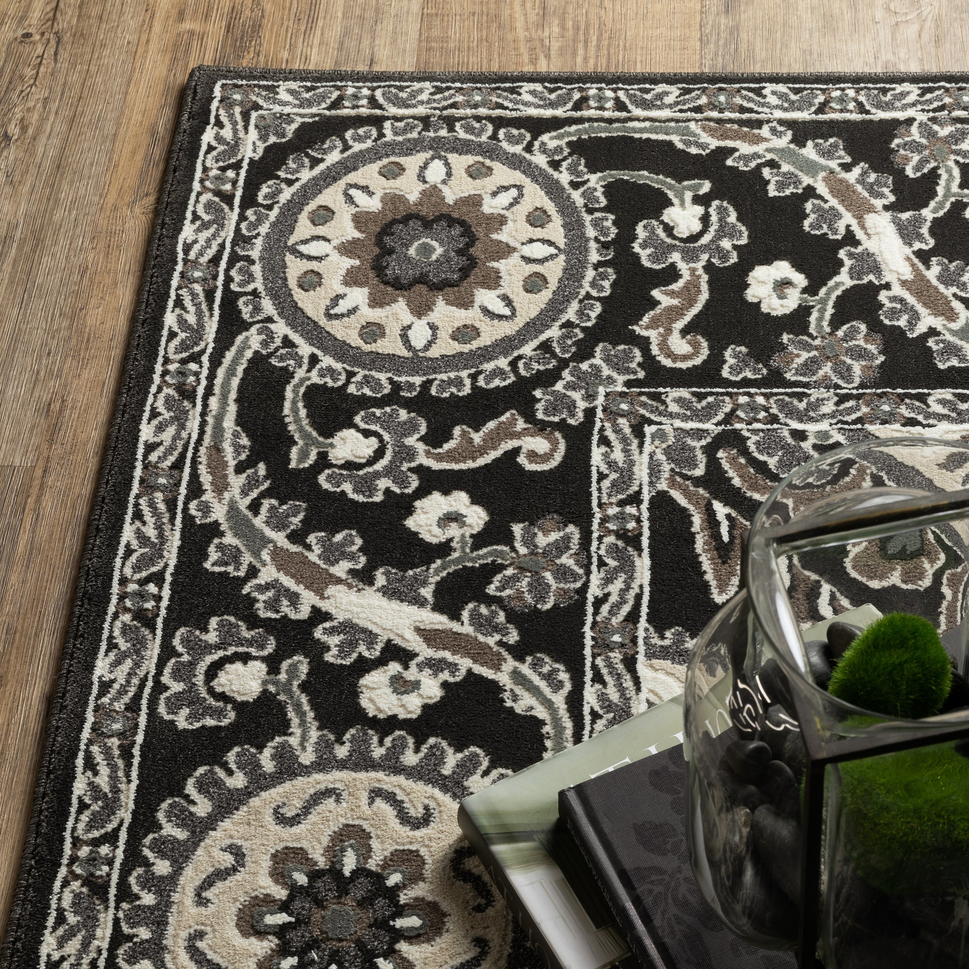 Raylan Trefoil Black/ Grey Oriental Cut Pile Rug