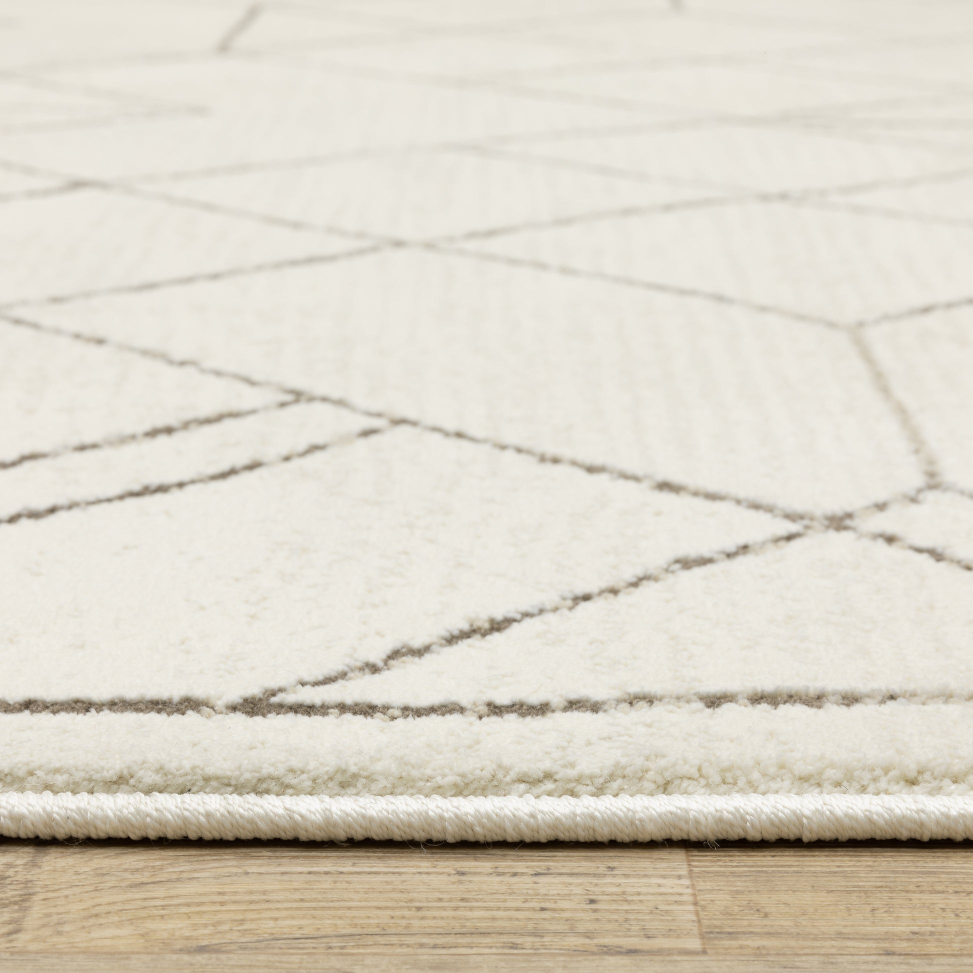 Raylan Geometric Ivory/ Brown Cut Pile Rug