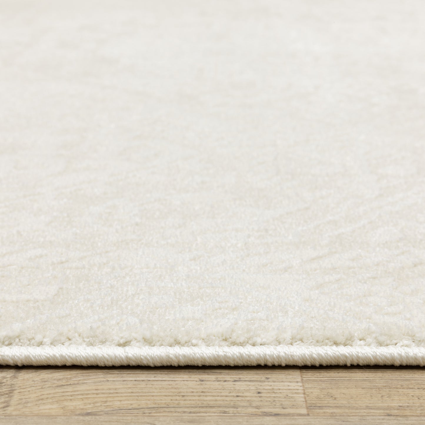 Raylan Medallion Ivory/ Ivory Oriental Cut Pile Rug