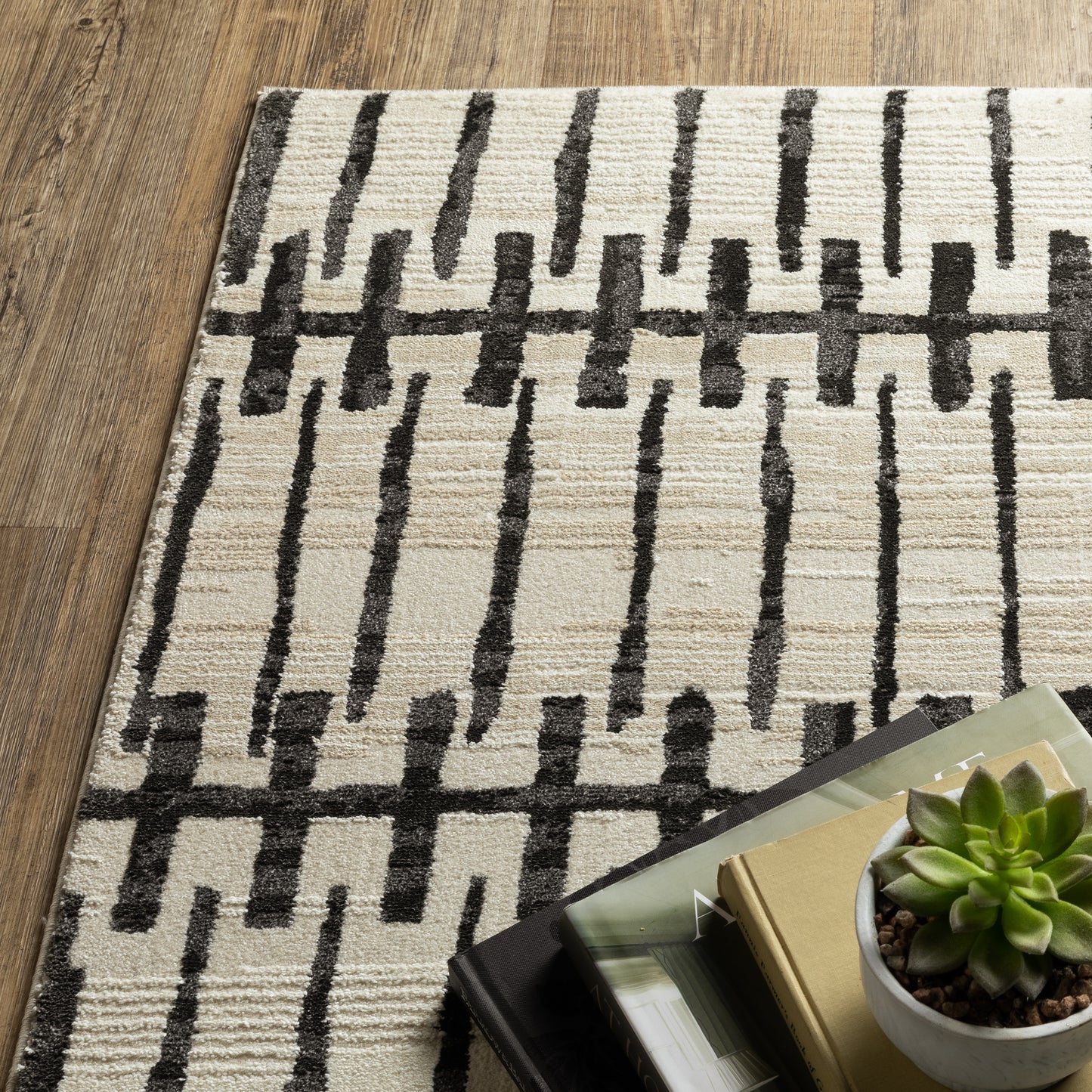 Raylan Abstract Ivory/ Black Geometric Cut Pile Rug