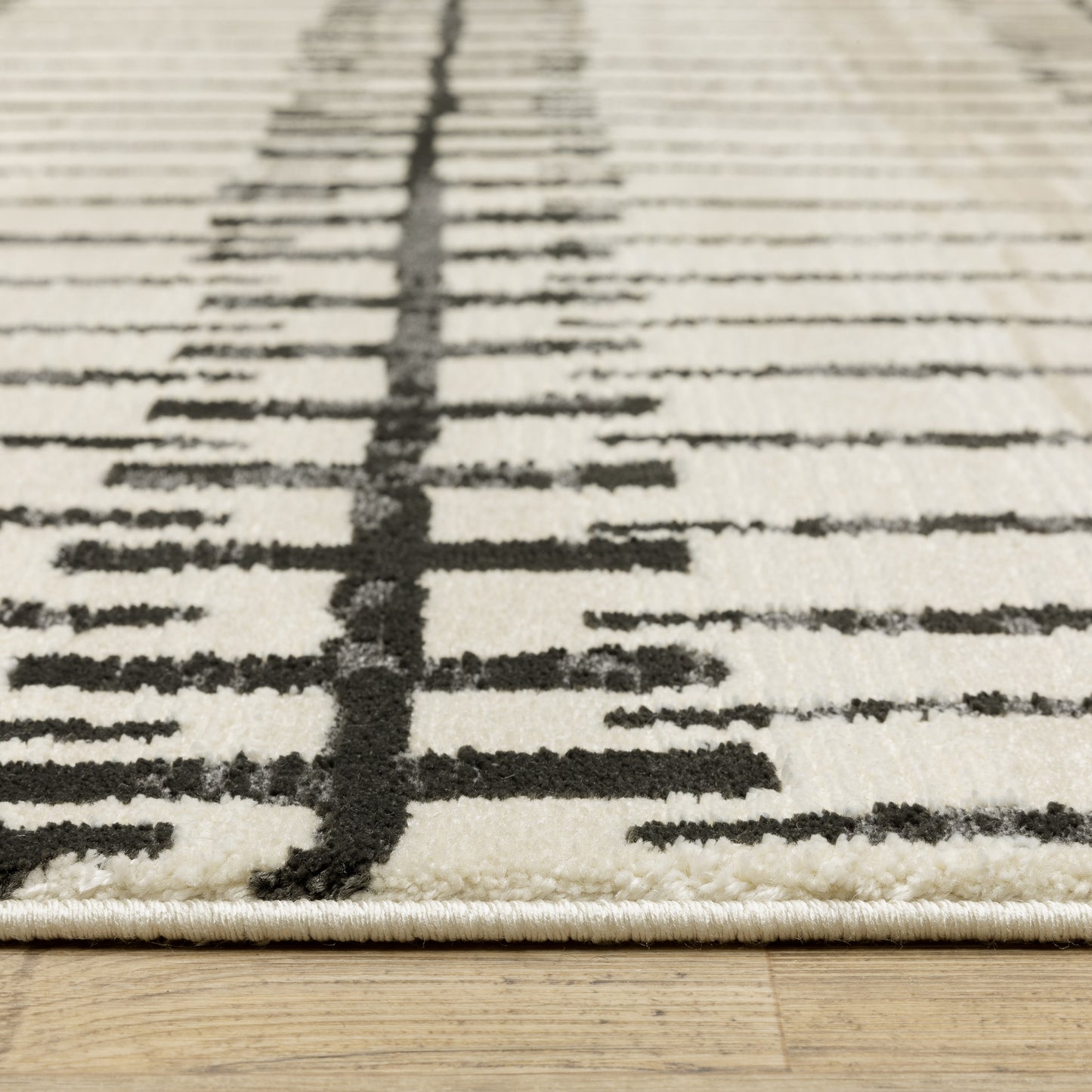 Raylan Abstract Ivory/ Black Geometric Cut Pile Rug