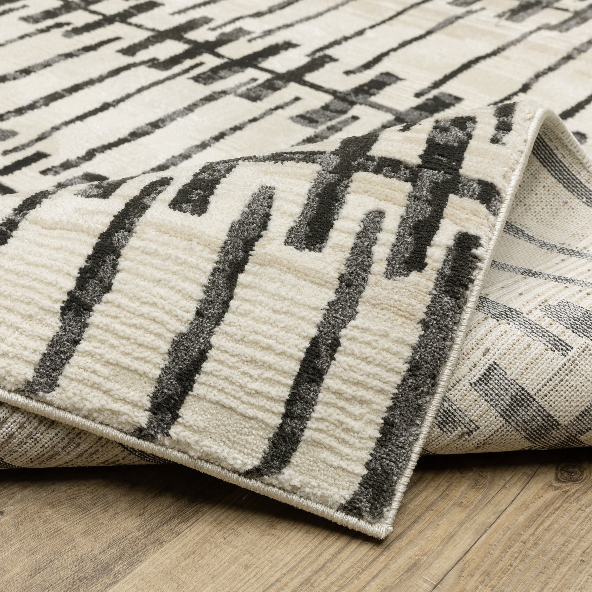 Raylan Abstract Ivory/ Black Geometric Cut Pile Rug