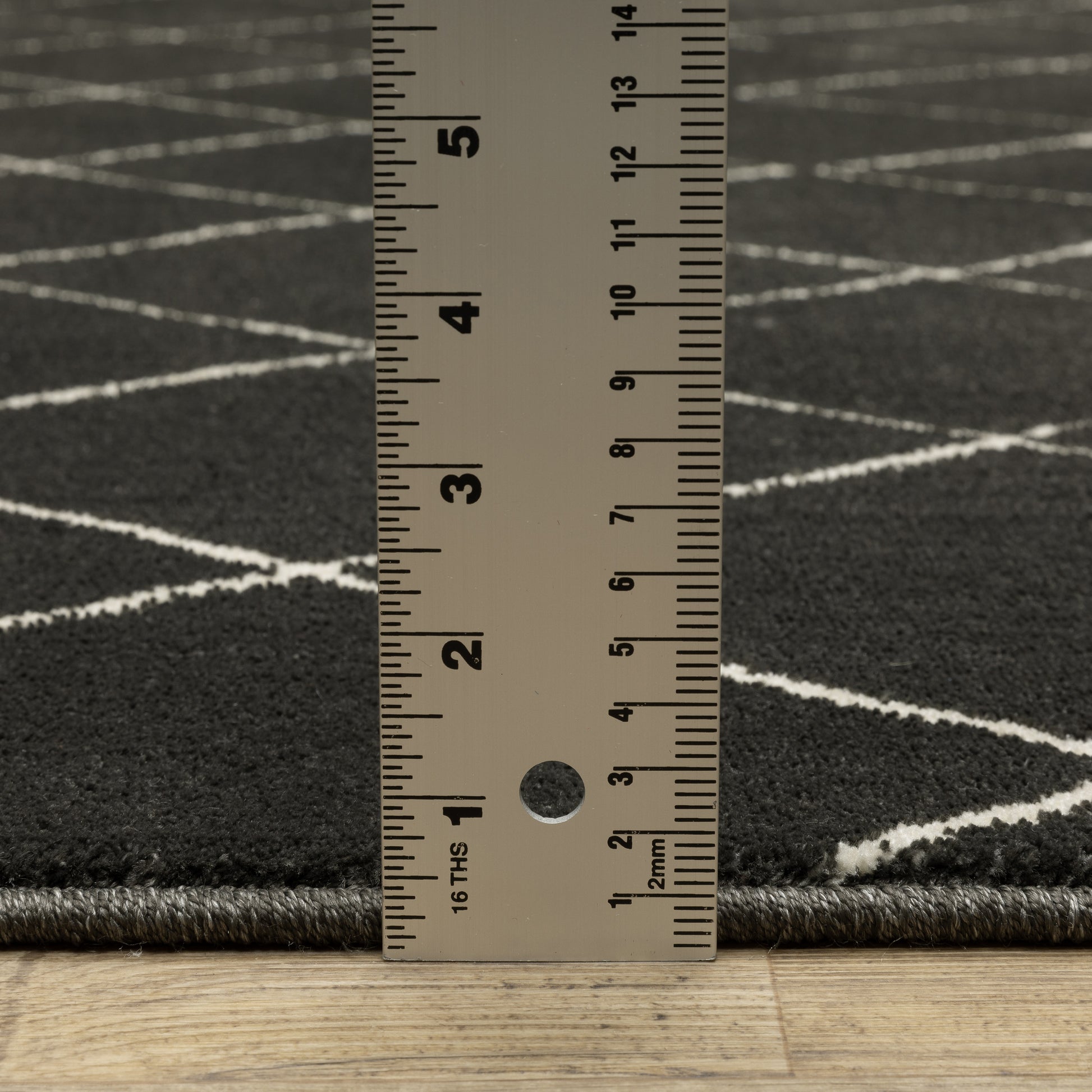 Raylan Lattice Black/ Ivory Geometric Cut Pile Rug