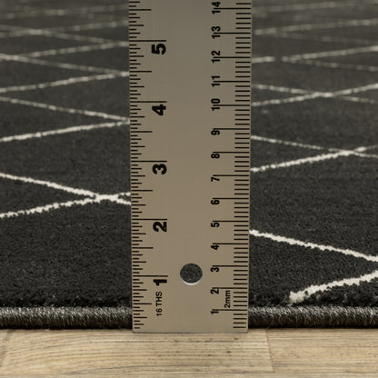 Raylan Lattice Black/ Ivory Geometric Cut Pile Rug