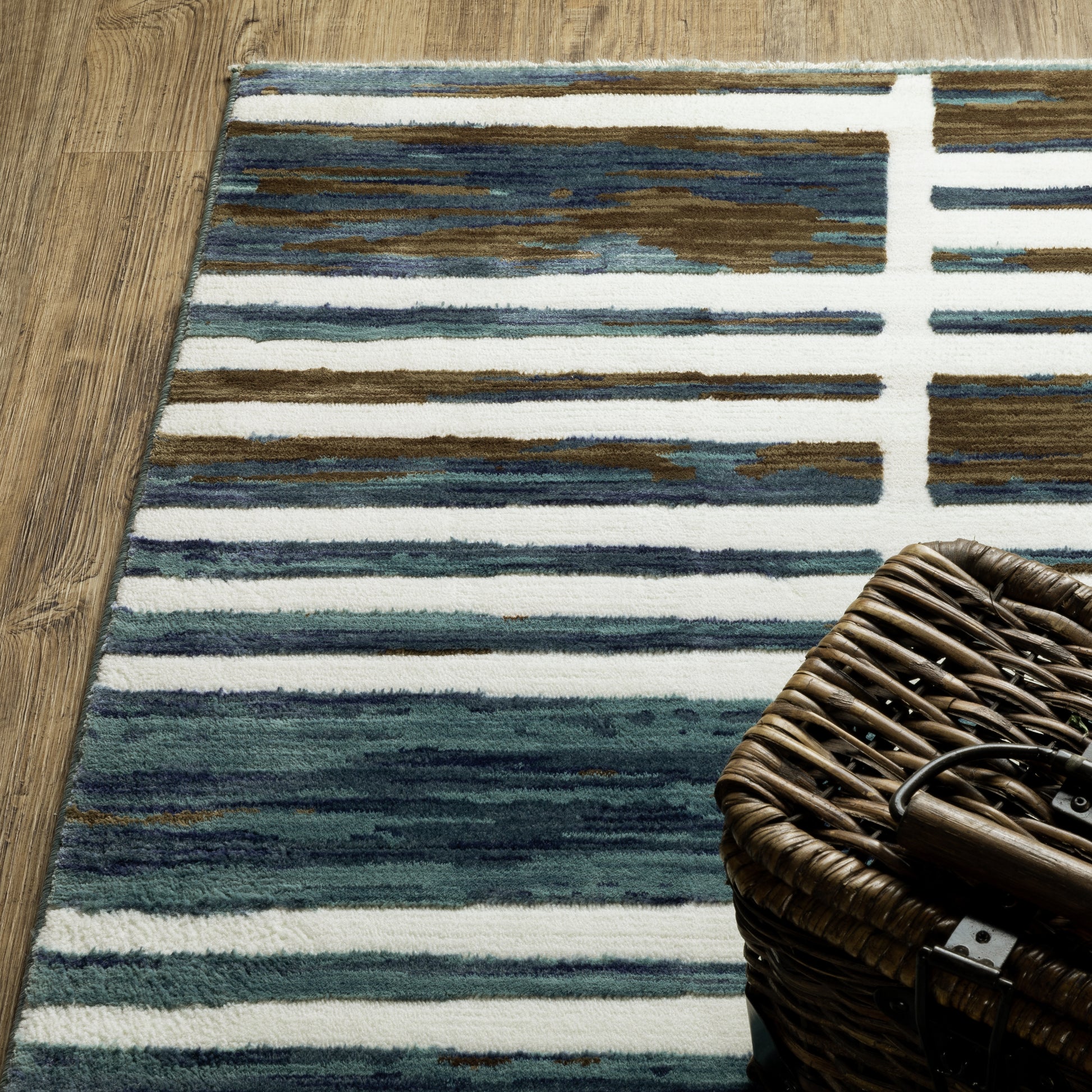 Reed Stripe Ivory/ Blue Geometric Cut Pile Rug