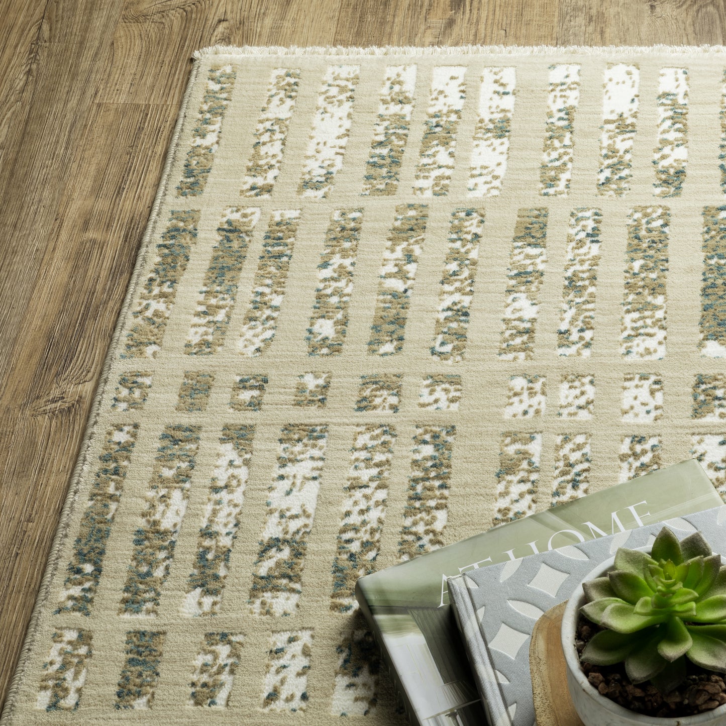 Reed Distressed Ivory/ Blue Geometric Cut Pile Rug