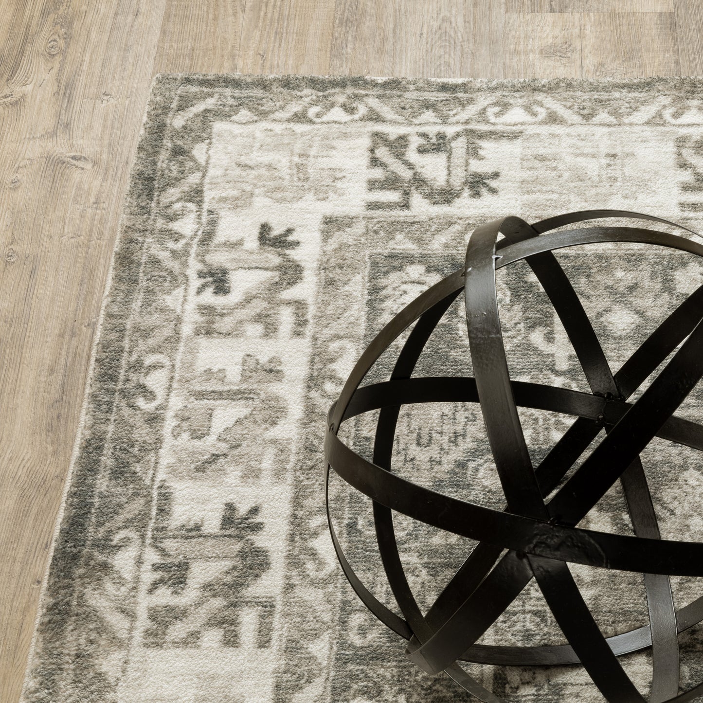 Savoy Distressed Charcoal/ Ivory Medallion Cut Pile Rug
